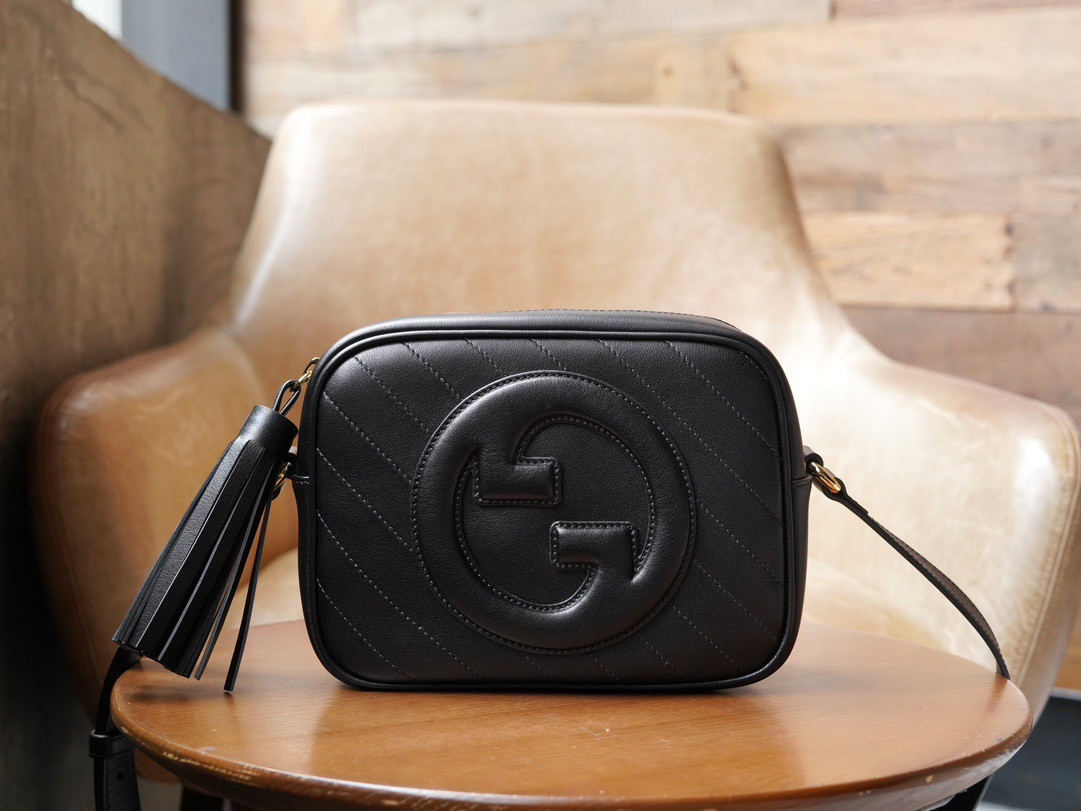 Gucci Blondie small shoulder bag