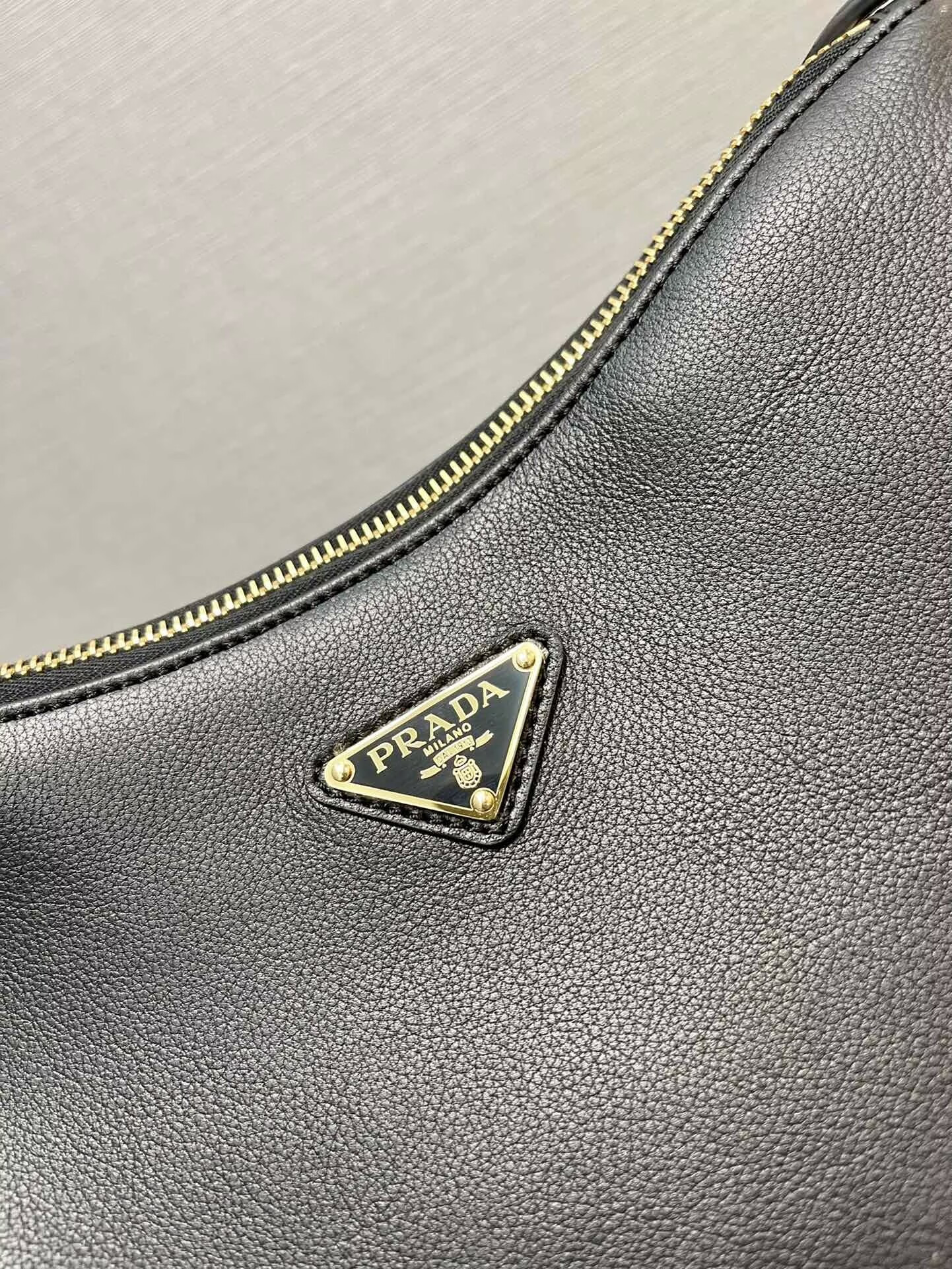 Prada Aimée leather shoulder bag 31x18x10cm