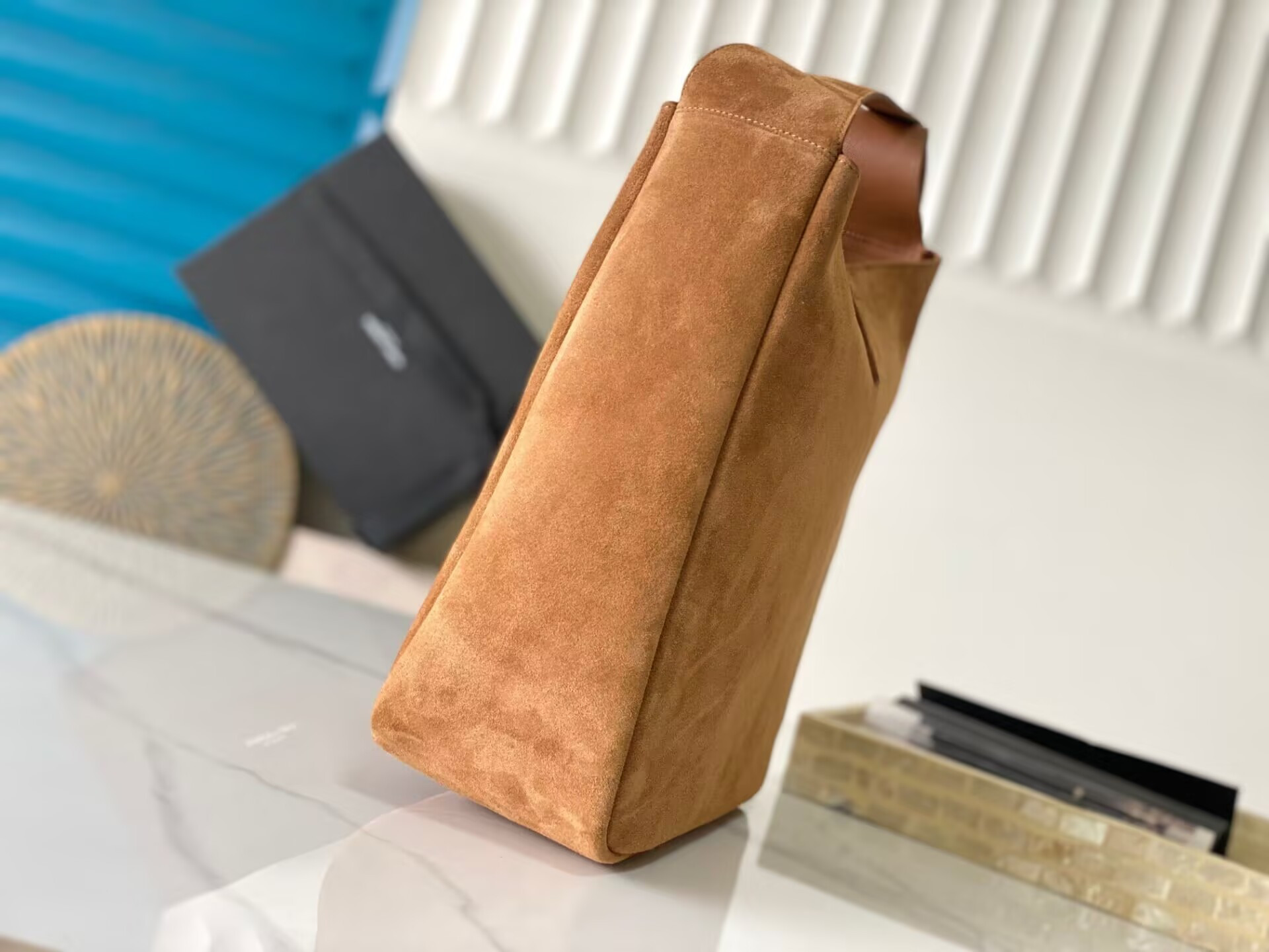 YSL LE 5 À 7 SUPPLE LARGE IN SUEDE 30 X 31 X 13 CM