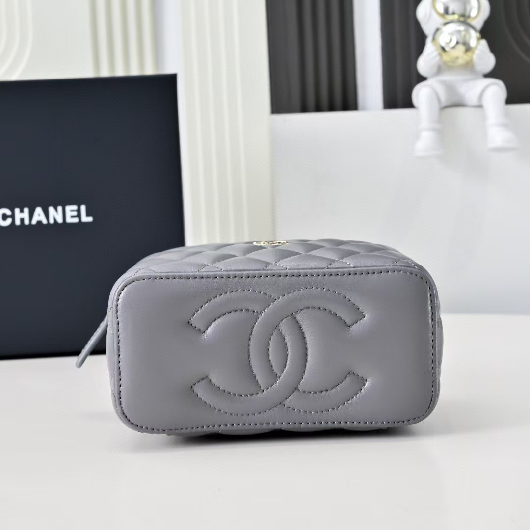 Chanel Long Vanity with chain 16.5x10x8cm