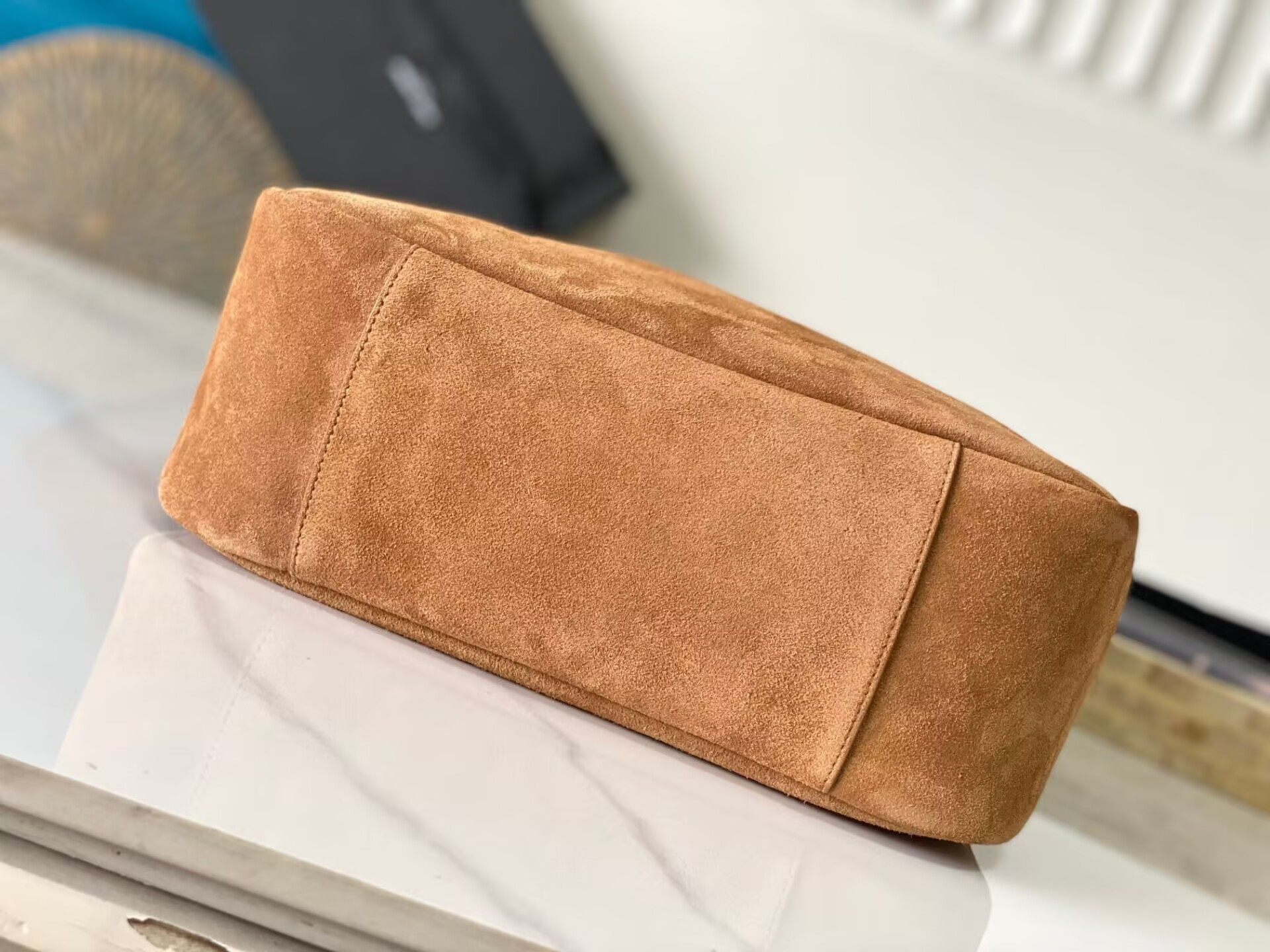 YSL LE 5 À 7 SUPPLE LARGE IN SUEDE 30 X 31 X 13 CM