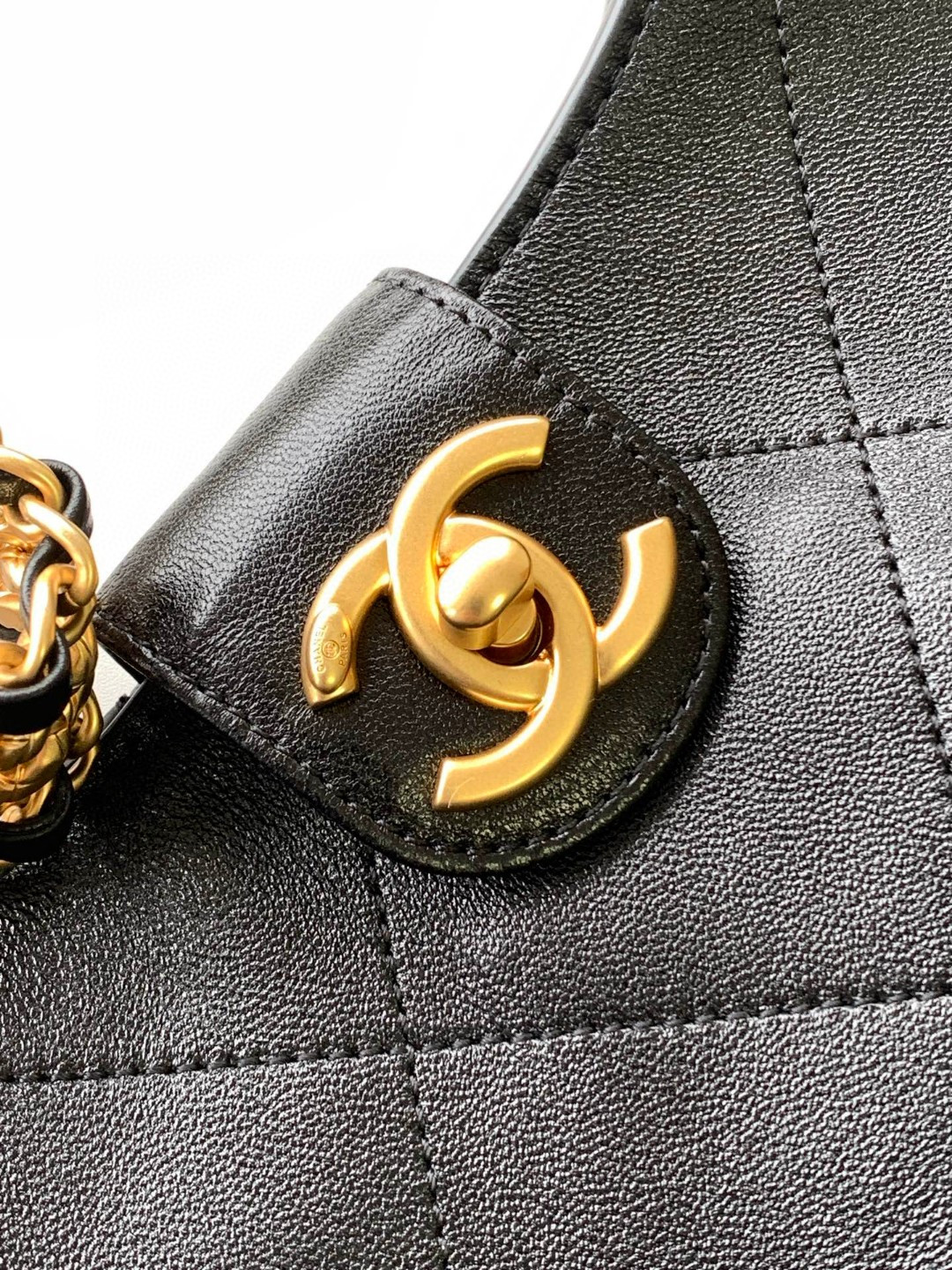 Chanel Hobo Bag AS5410 27x 23x 21cm