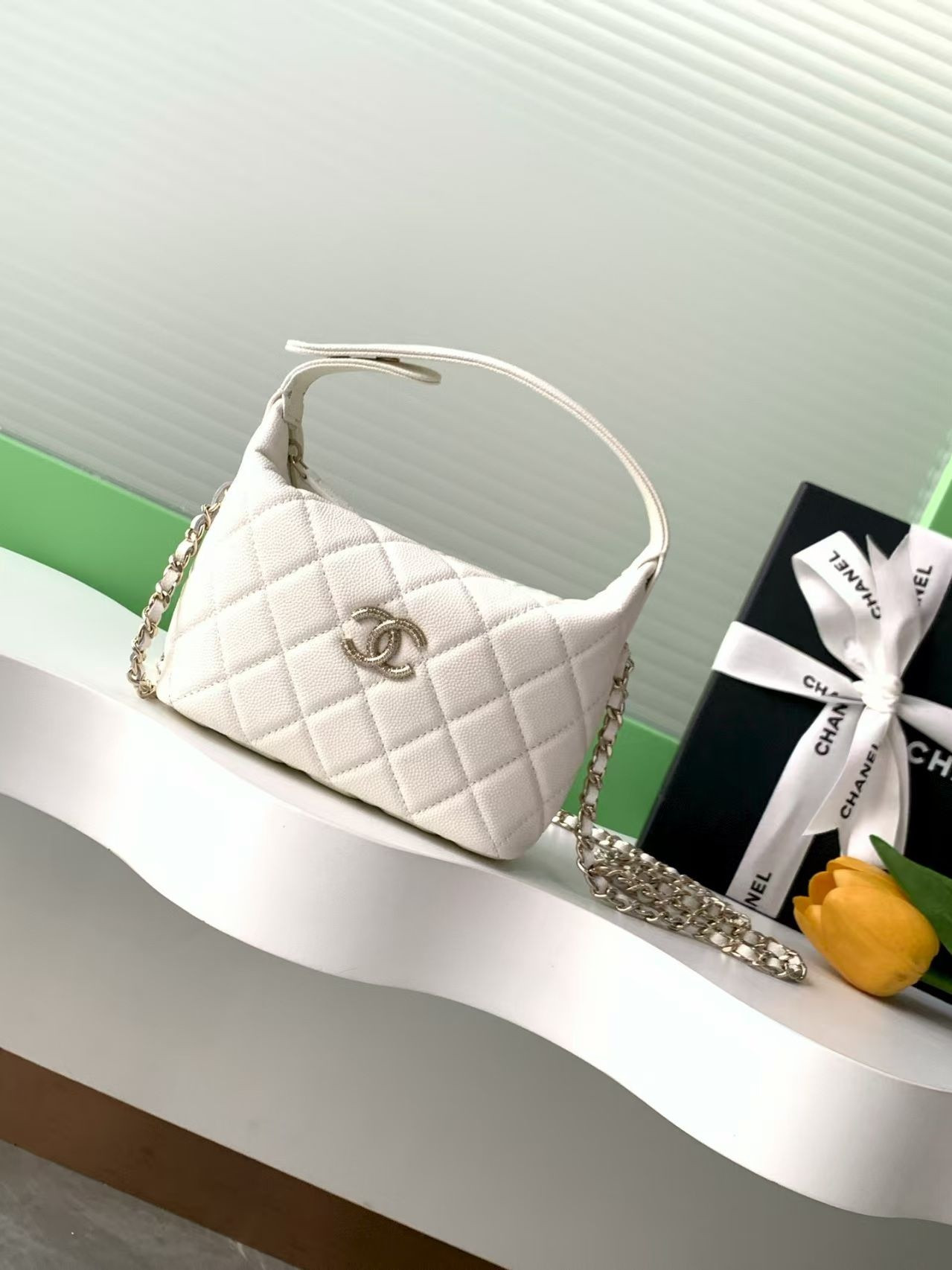 Chanel Clutch with Chain 21.5x19x6cm