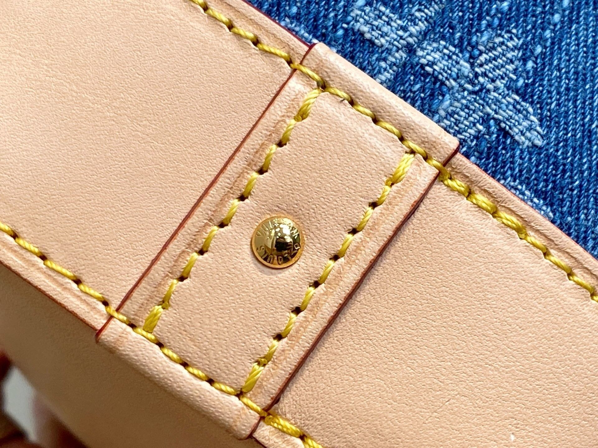 LV x TM Cosmetic Pouch GM M13893 27x18x9cm