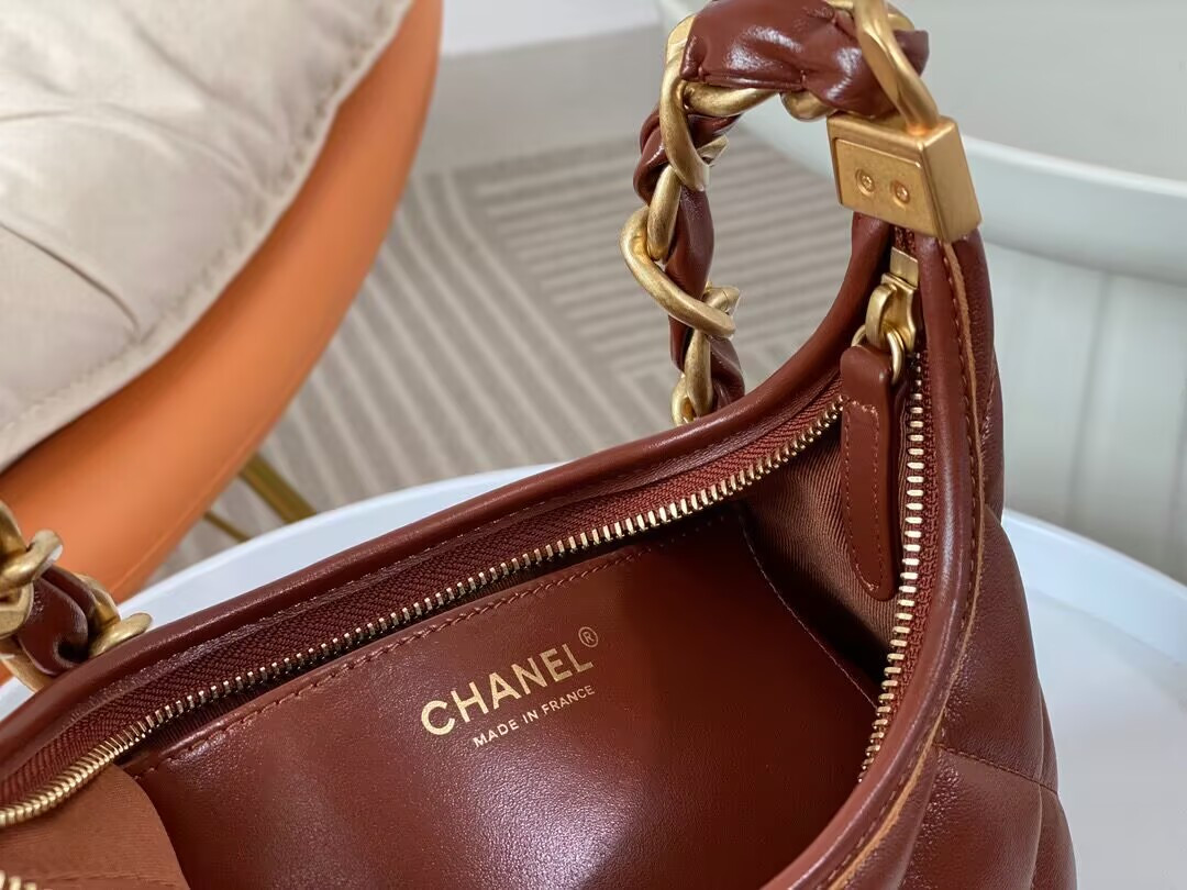 Chanel 24a Hobo Bag 19×22×8.5cm
