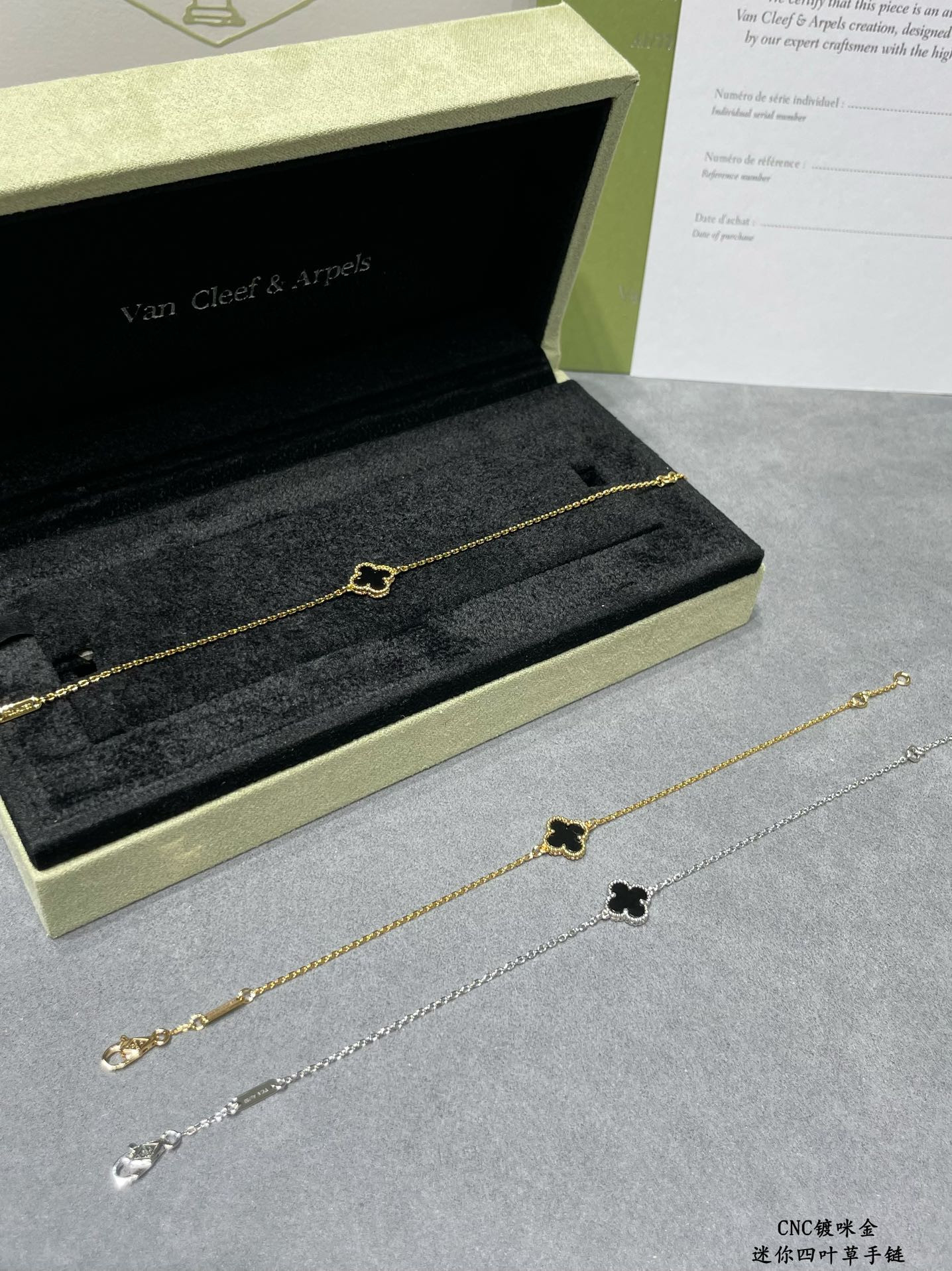 Van Cleef & Arpels Mini High-grade Black Onyx Clover Bracelet