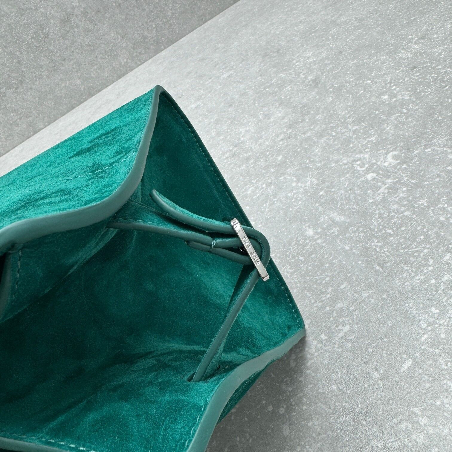 THE ROW Soft Margaux 10 Bag 26x17.5x21cm