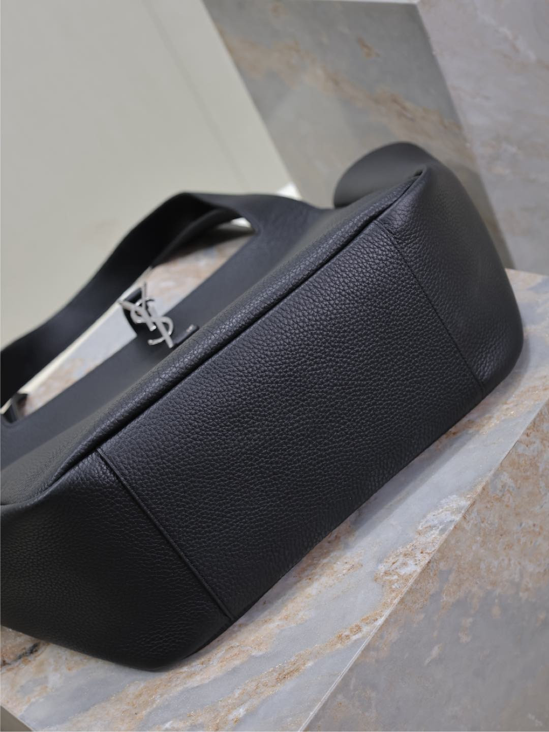 YSL LE 5 À 7 BEA in grained leather 50×28×18cm