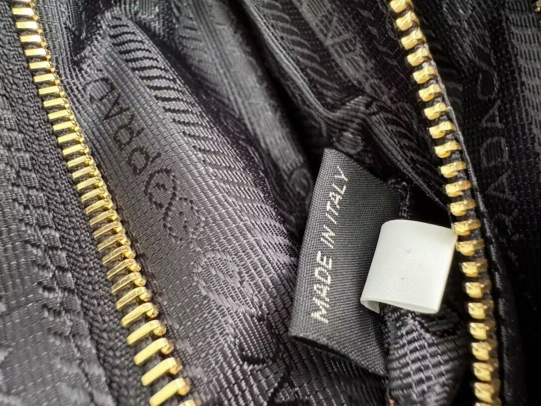 Prada Bonnie large leather handbag in Gray-blue 24x38x12cm