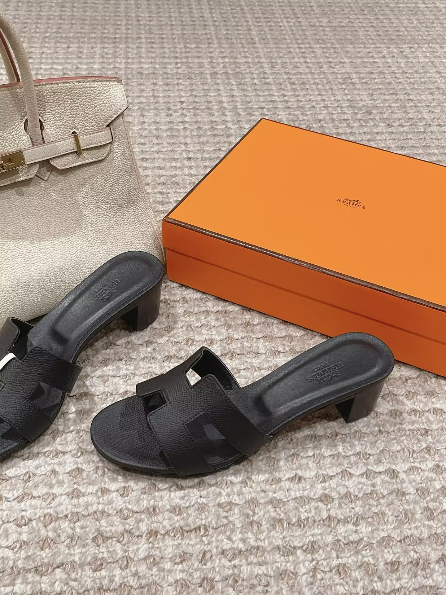 UA Hermès Oasis sandal