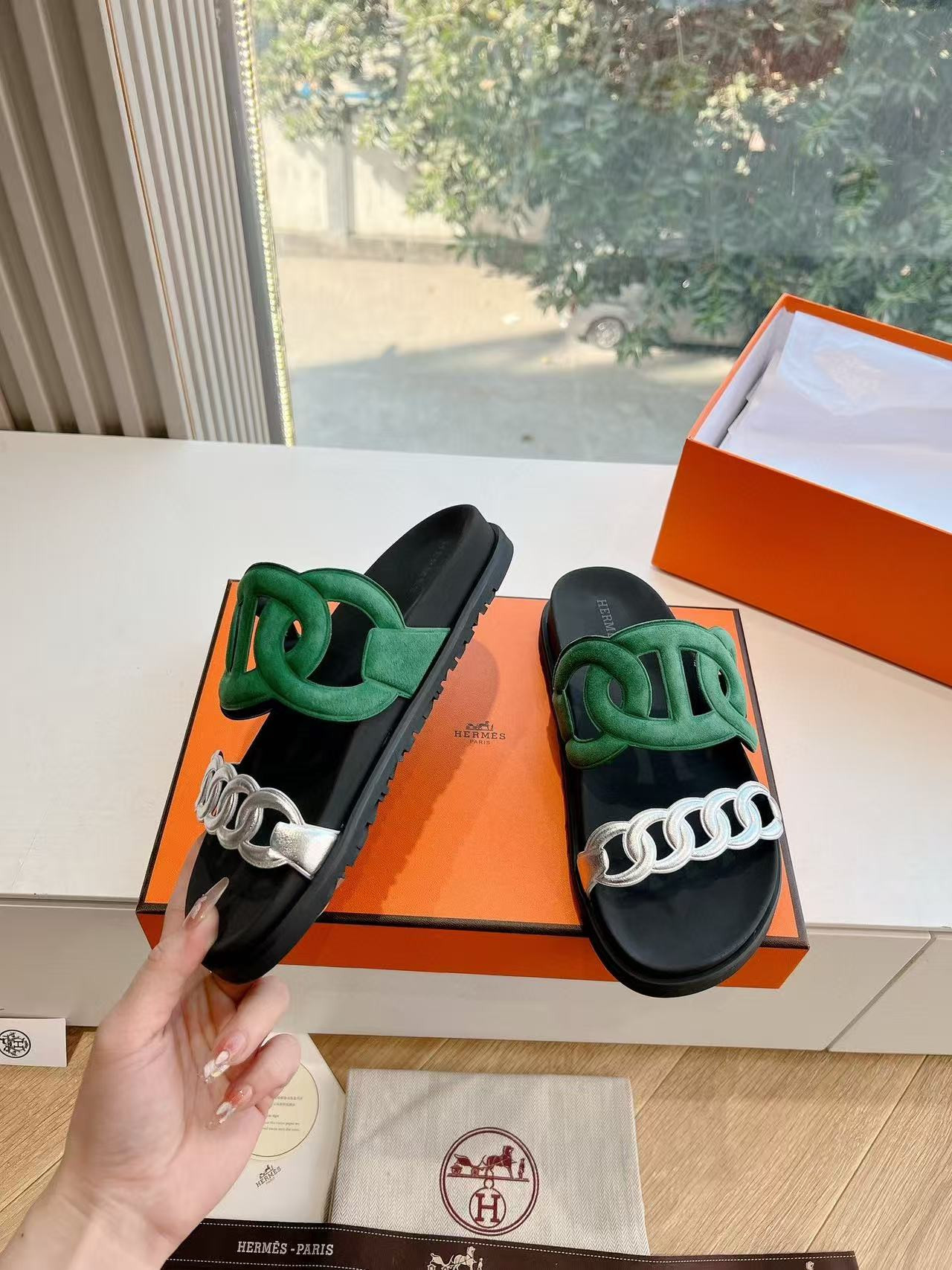 UA Hermès Extra sandal