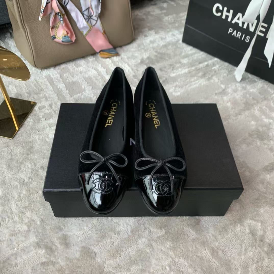 UA CHANEL BALLET FLATS