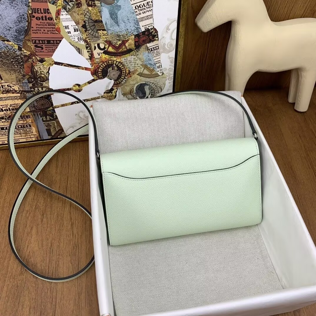 Hermes Constance To Go wallet In Vert Peppermint 20.5x2x13cm