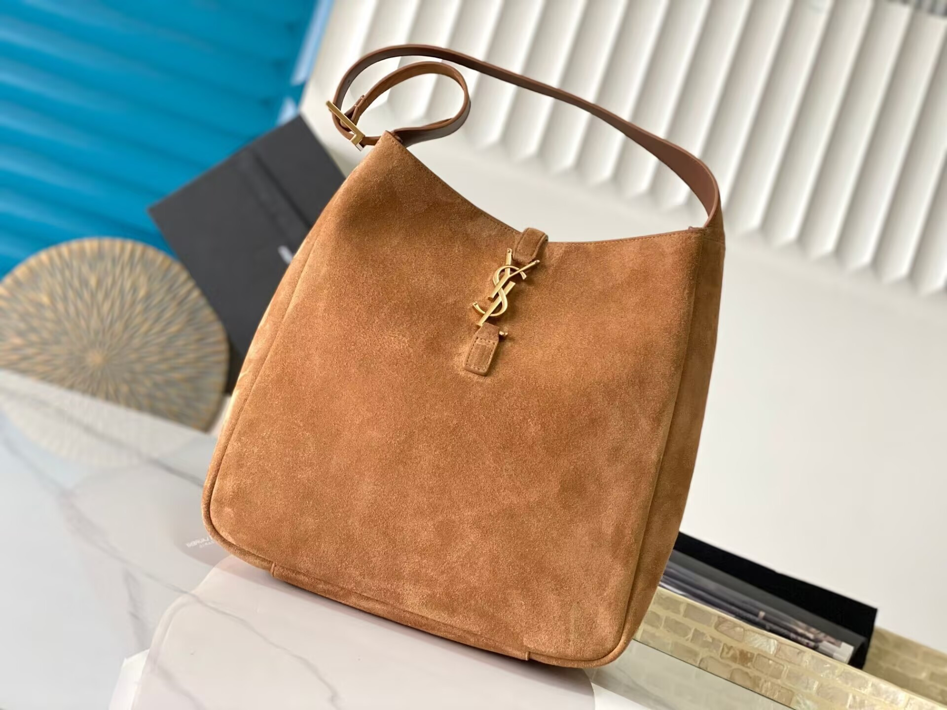 YSL LE 5 À 7 SUPPLE LARGE IN SUEDE 30 X 31 X 13 CM