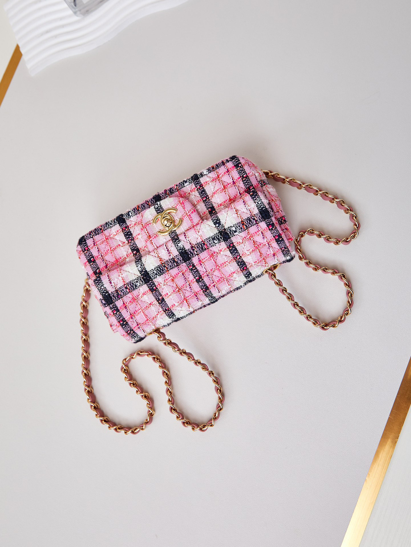 CHANEL MINI CLASSIC HANDBAG 12 × 20 × 6 cm