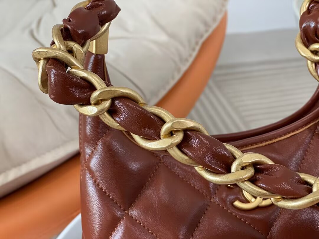 Chanel 24a Hobo Bag 19×22×8.5cm