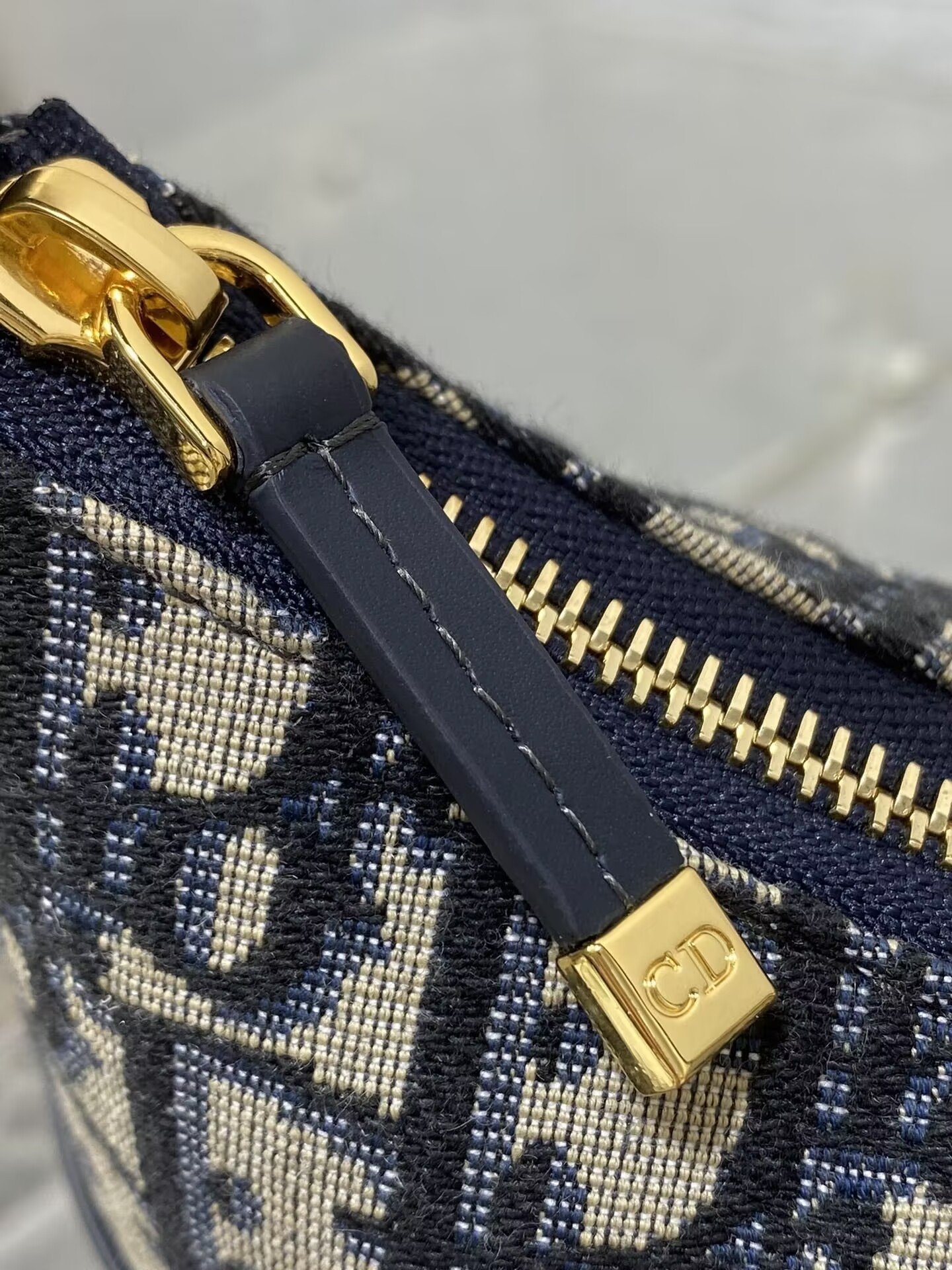 Dior 30 Montaigne Cigale Bag 18x6.5x11cm