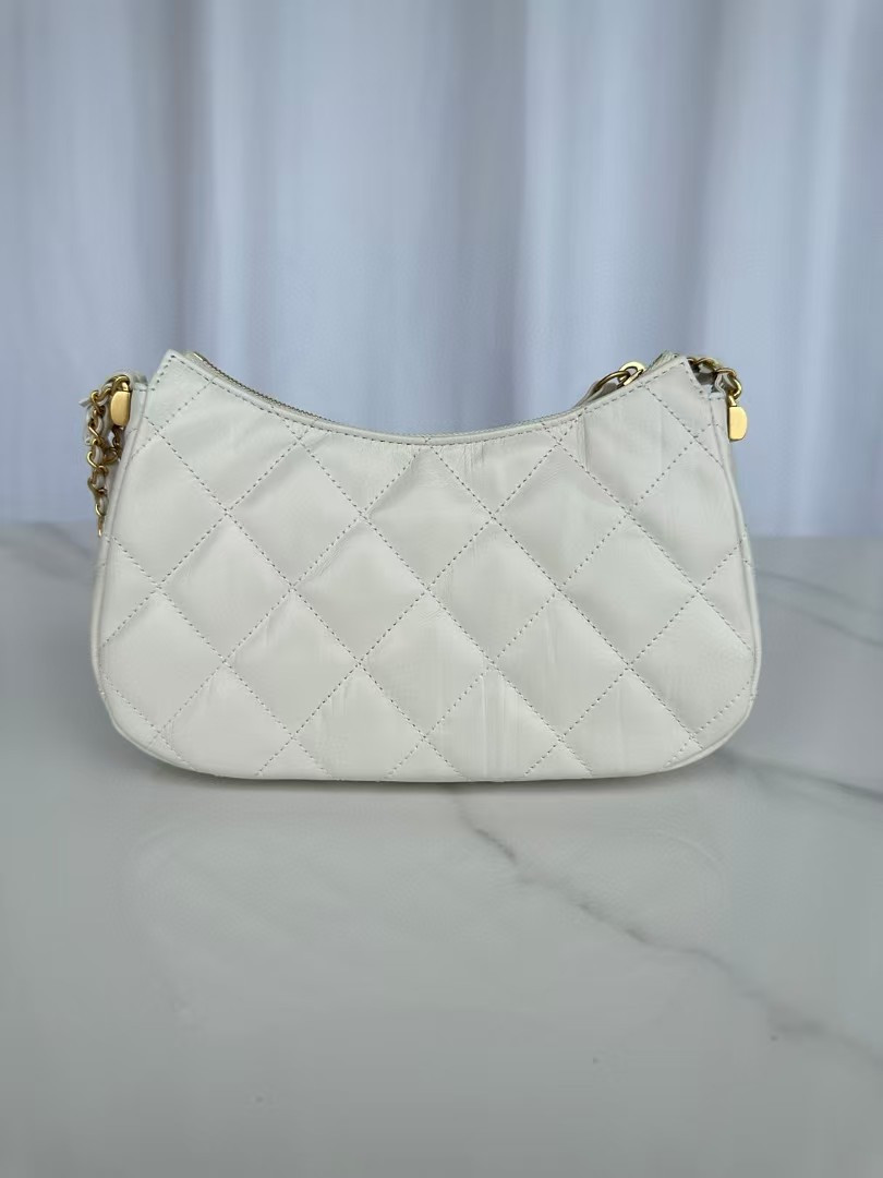 Chanel Hobo Handbag 23.5x13.5x5.3cm