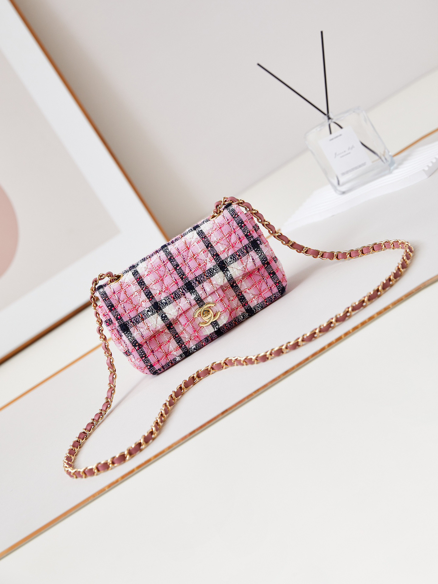 CHANEL MINI CLASSIC HANDBAG 12 × 20 × 6 cm