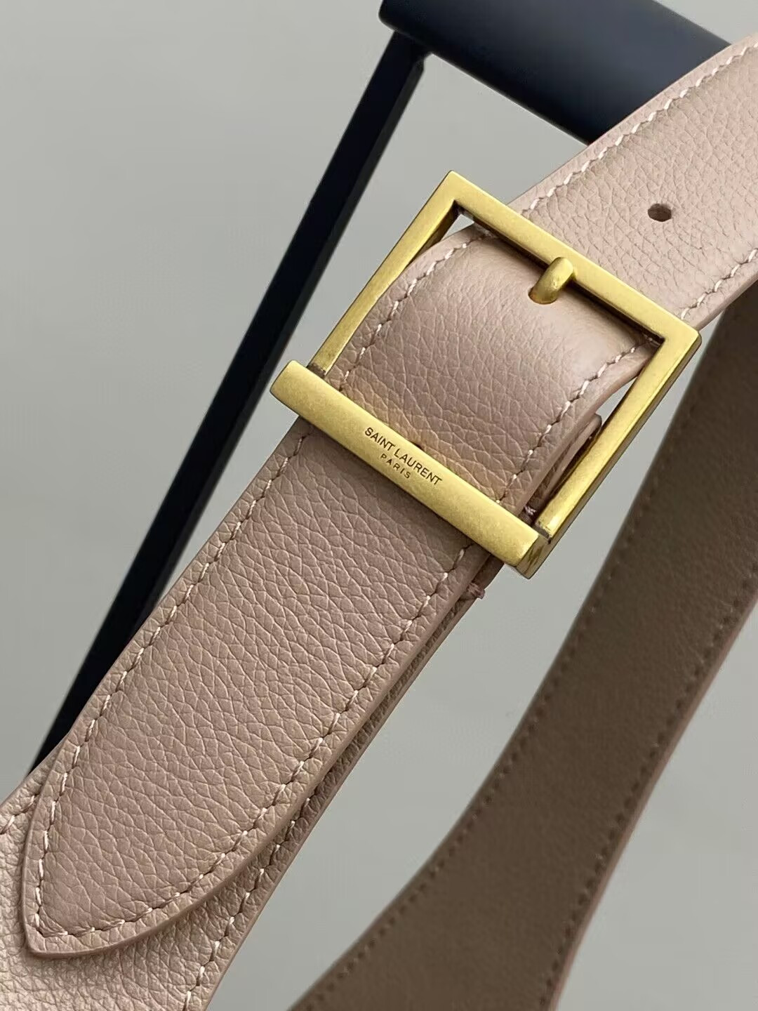 YSL LE 5 À 7 30 X 31 X 13 CM