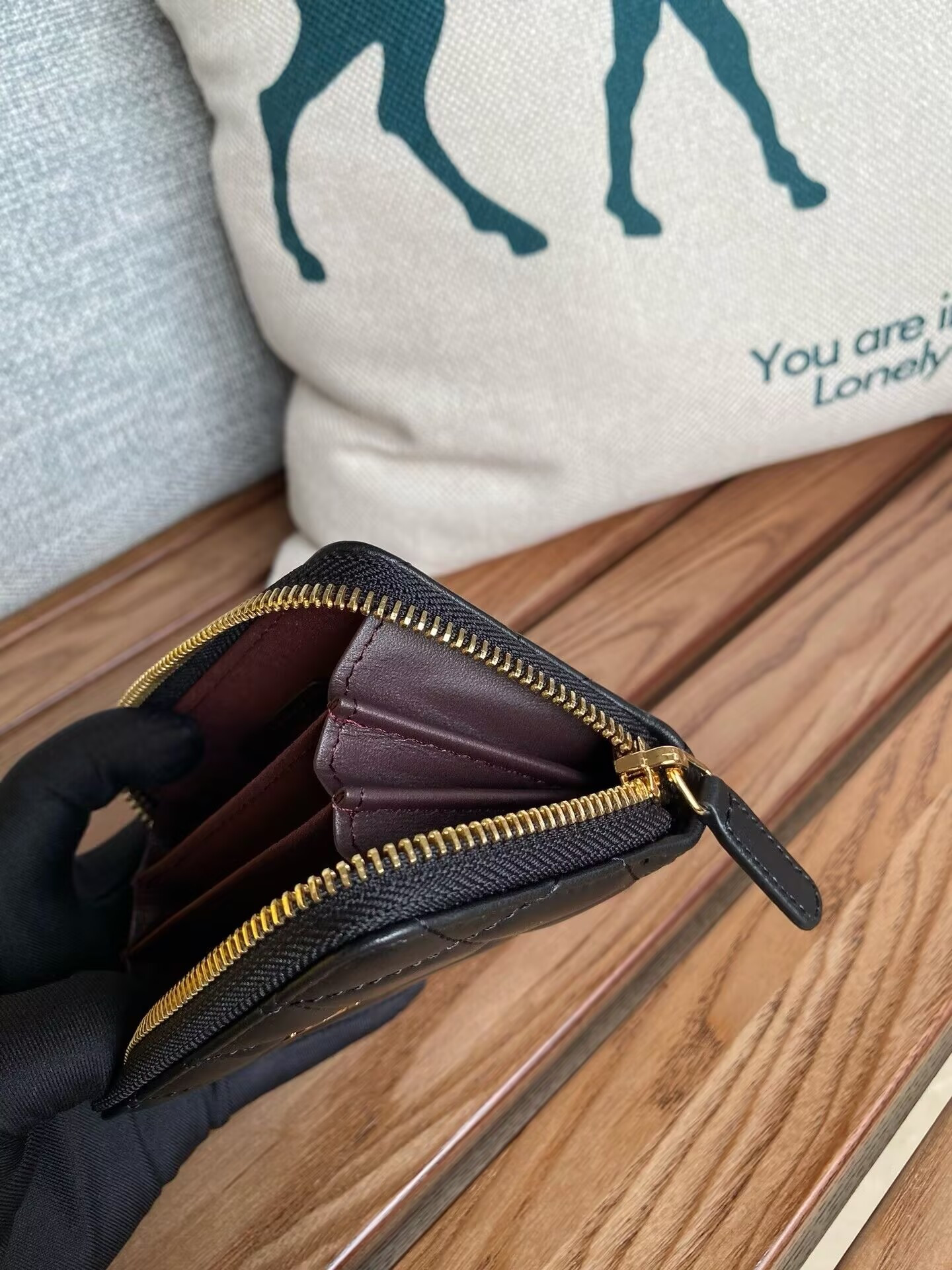 CHANEL ZIPPED COIN PURSE 7.5x 11x 2.5cm