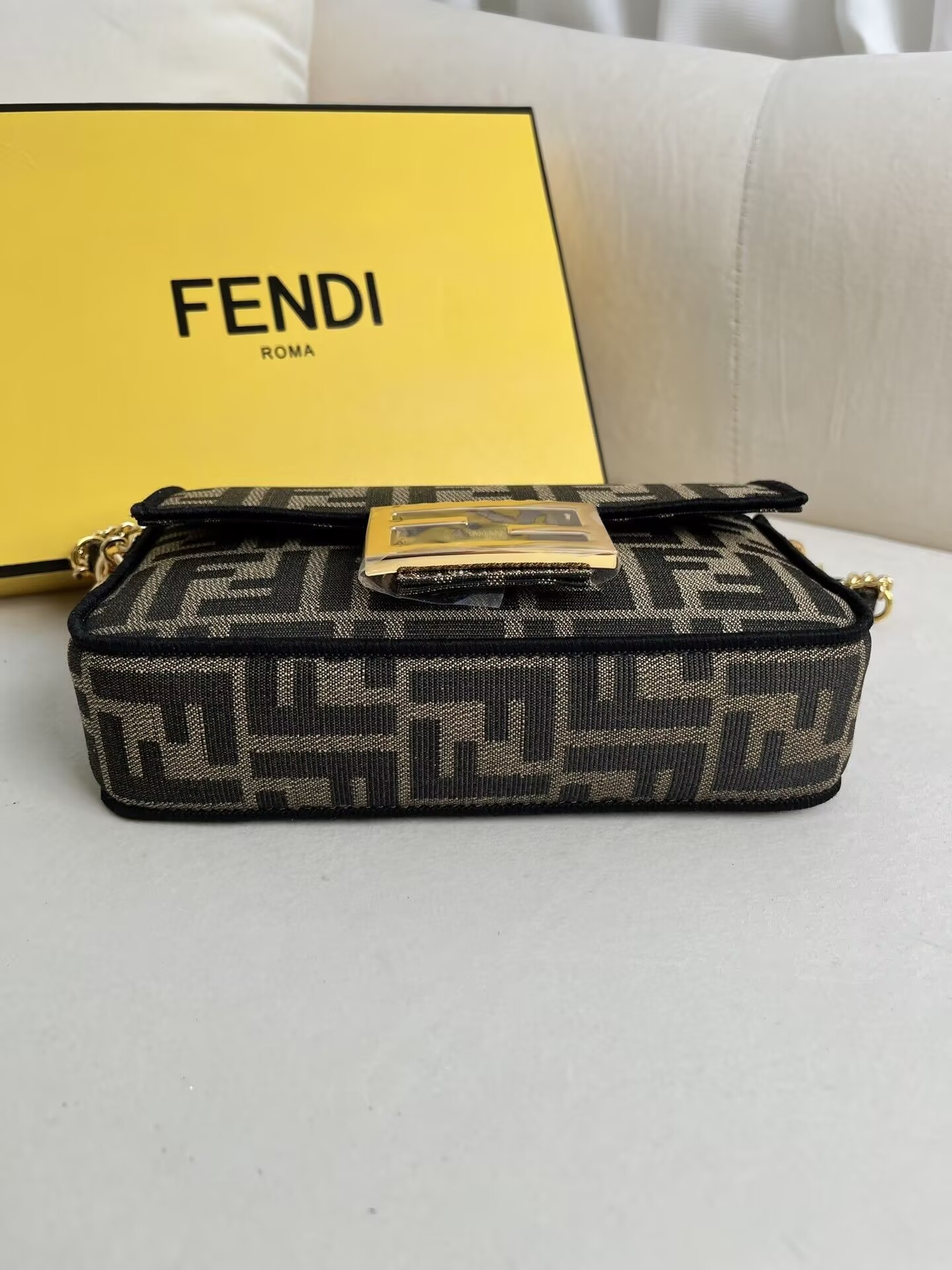 Fendi Baguette Mini 19x4x11.5cm