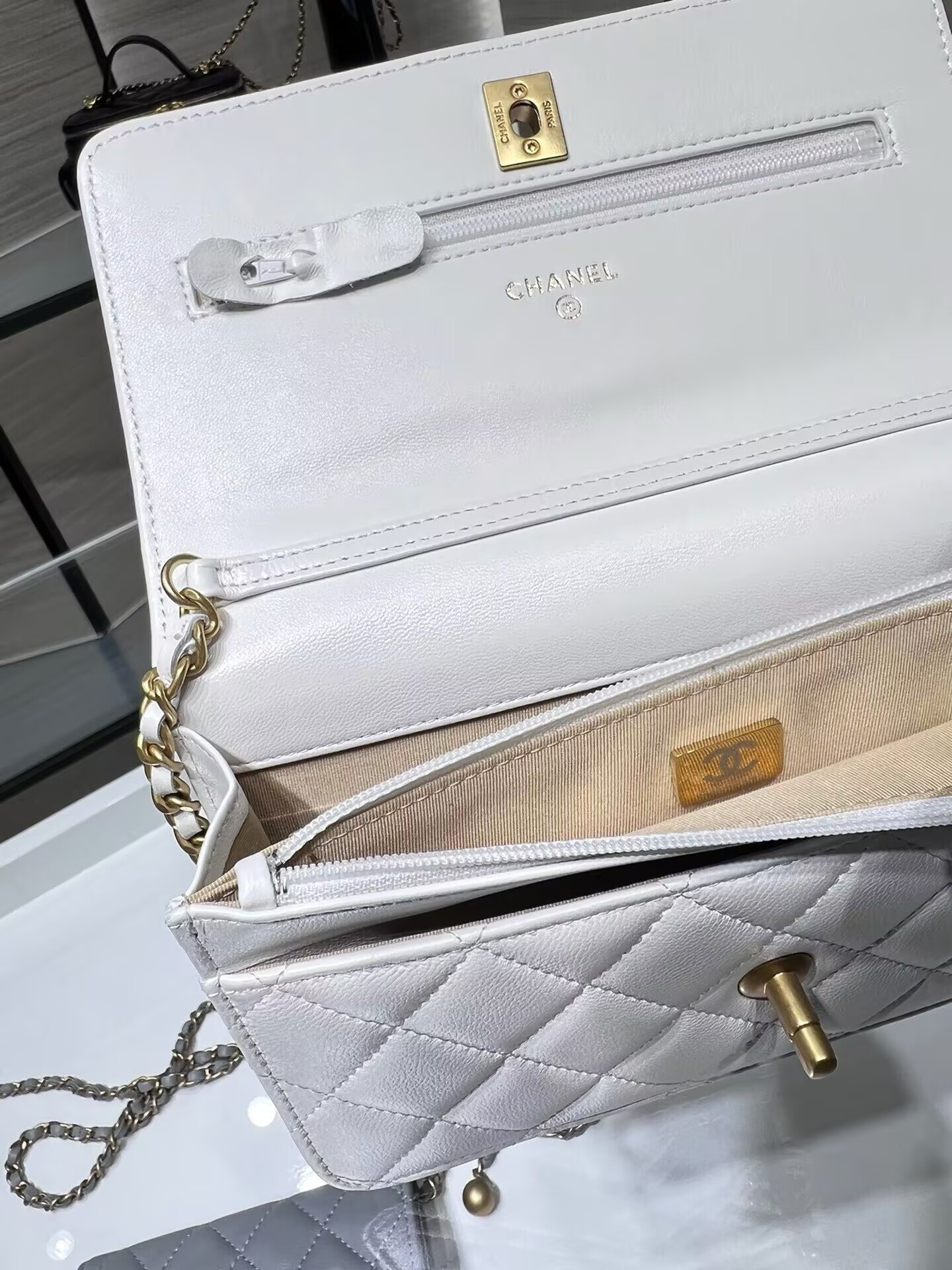 CHANEL CLASSIC WALLET ON CHAIN 4.8 × 7.5 × 1.4 in