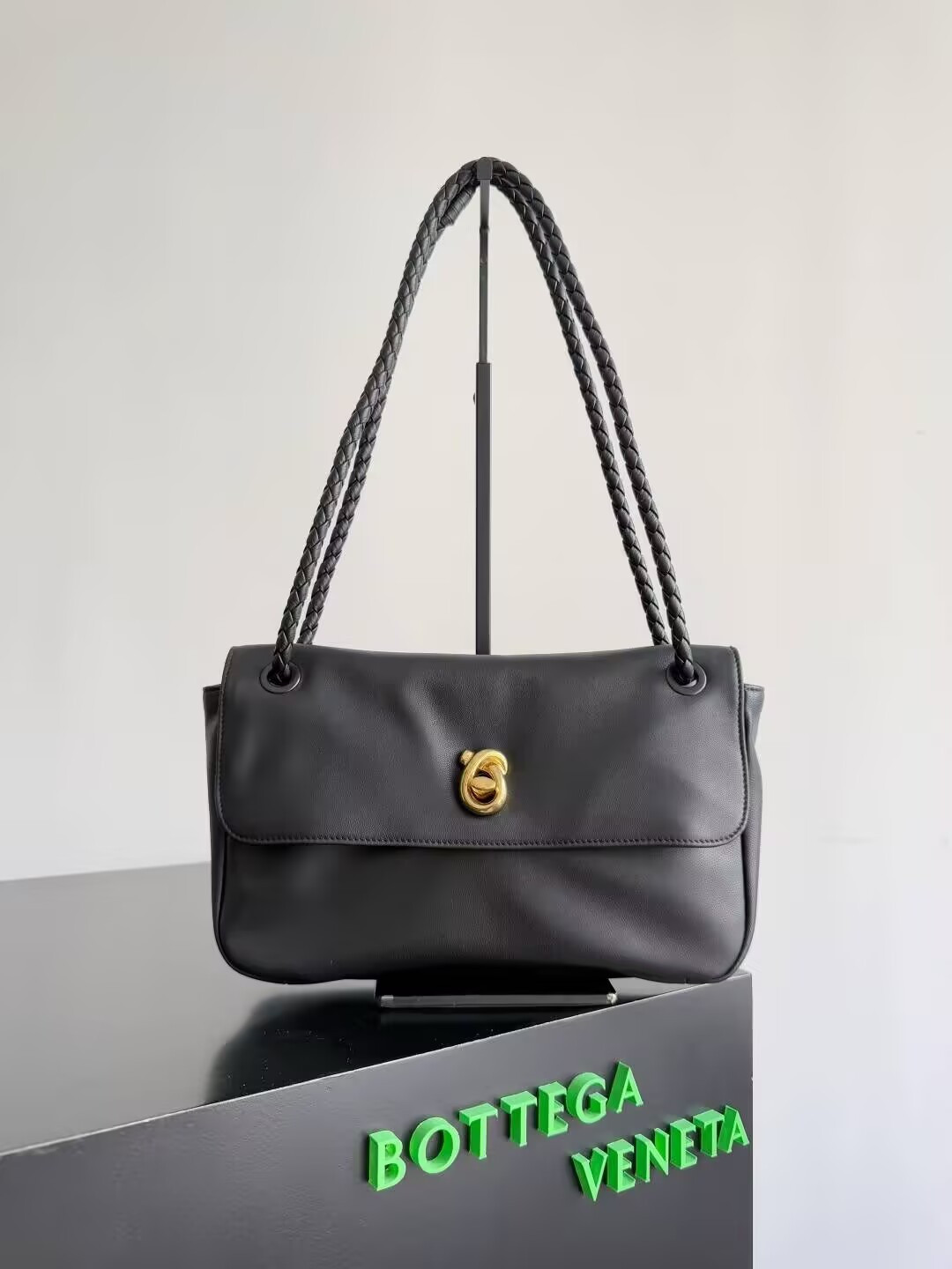 Bottega Veneta Madison 16x27x6cm