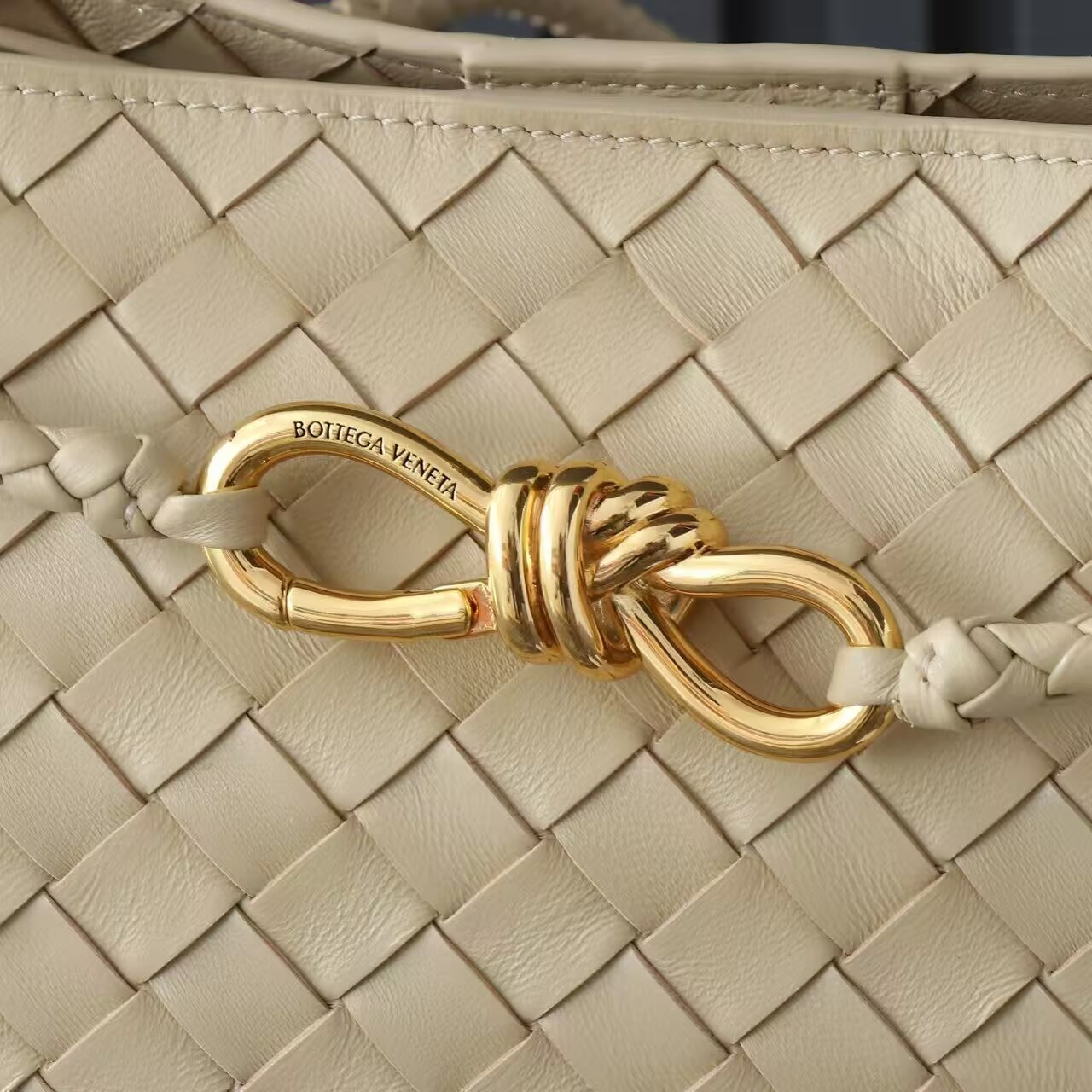 Bottega Veneta Medium Andiamo 32x25x11CM