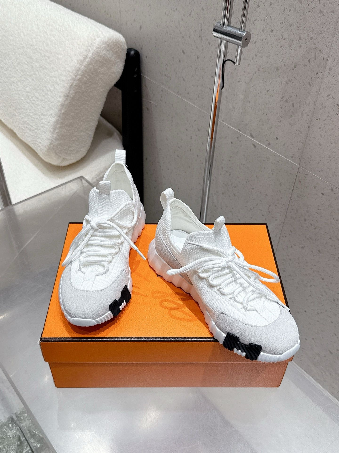 UA Hermes Lift Slip-on Sneaker