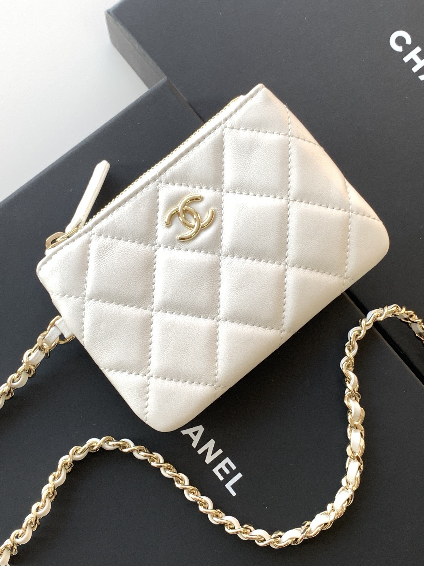 CHANEL Clutch With Chain Mesh Shiny Lambskin Gold Tone AP4573 15x22x6cm