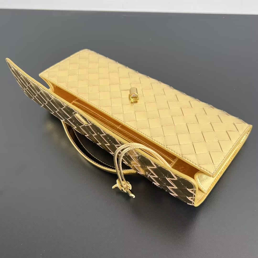 BOTTEGA VENETA Long Clutch Andiamo With Handle