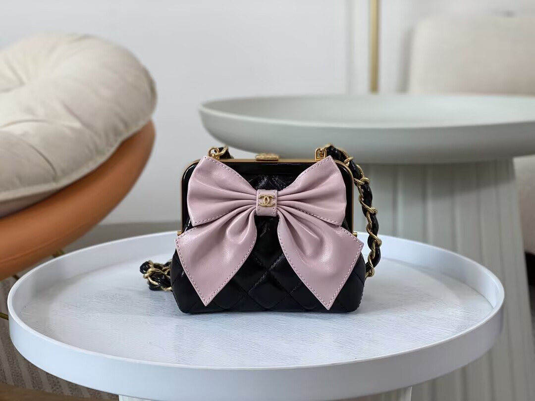 CHANEL CLUTCH WITH CHAIN 12 × 13 × 4 cm