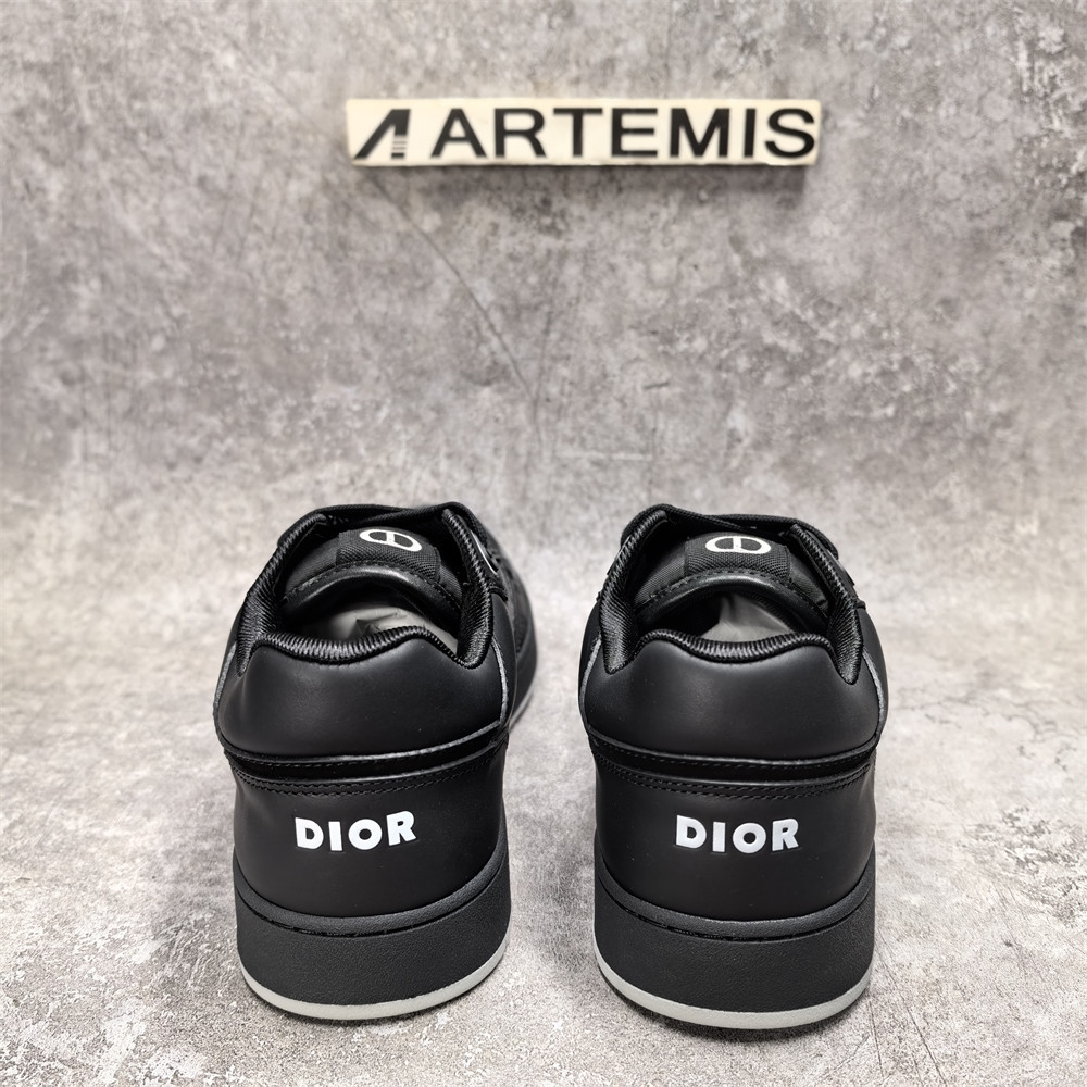 UA Dior Sneaker