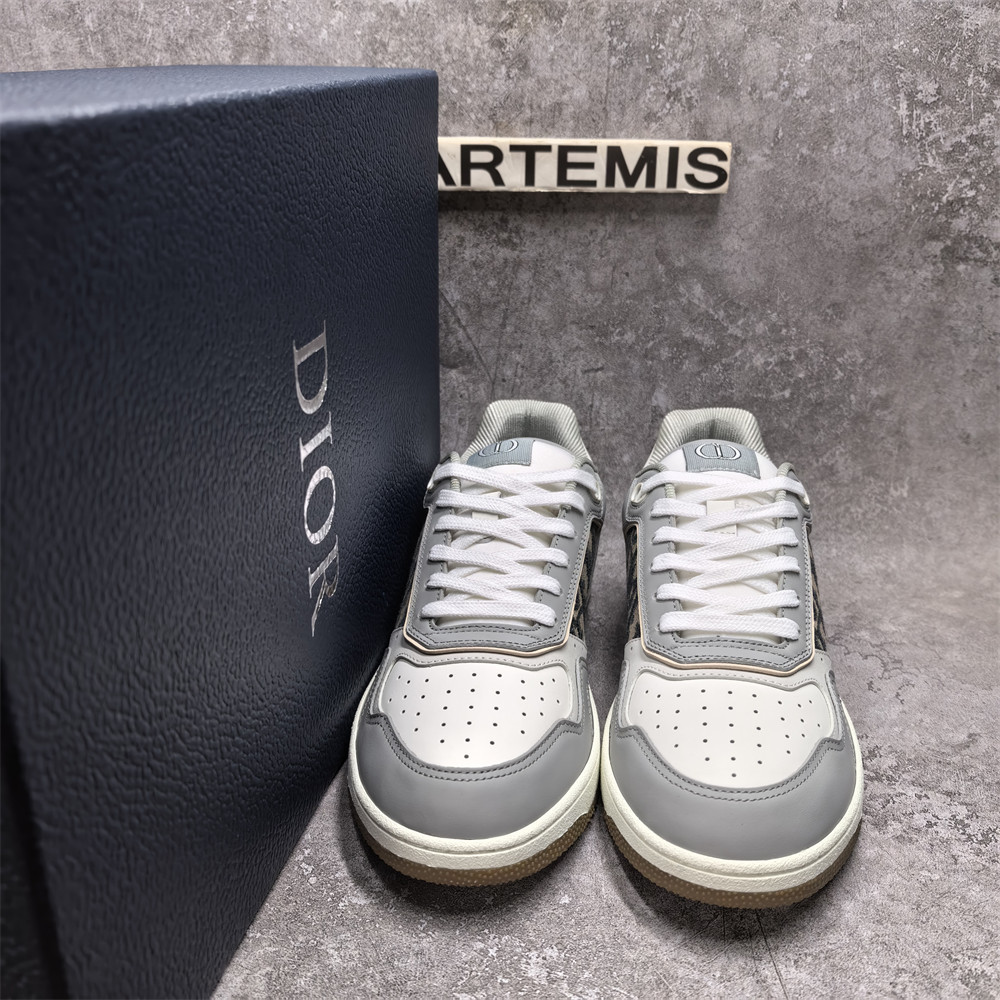 UA Dior Sneaker