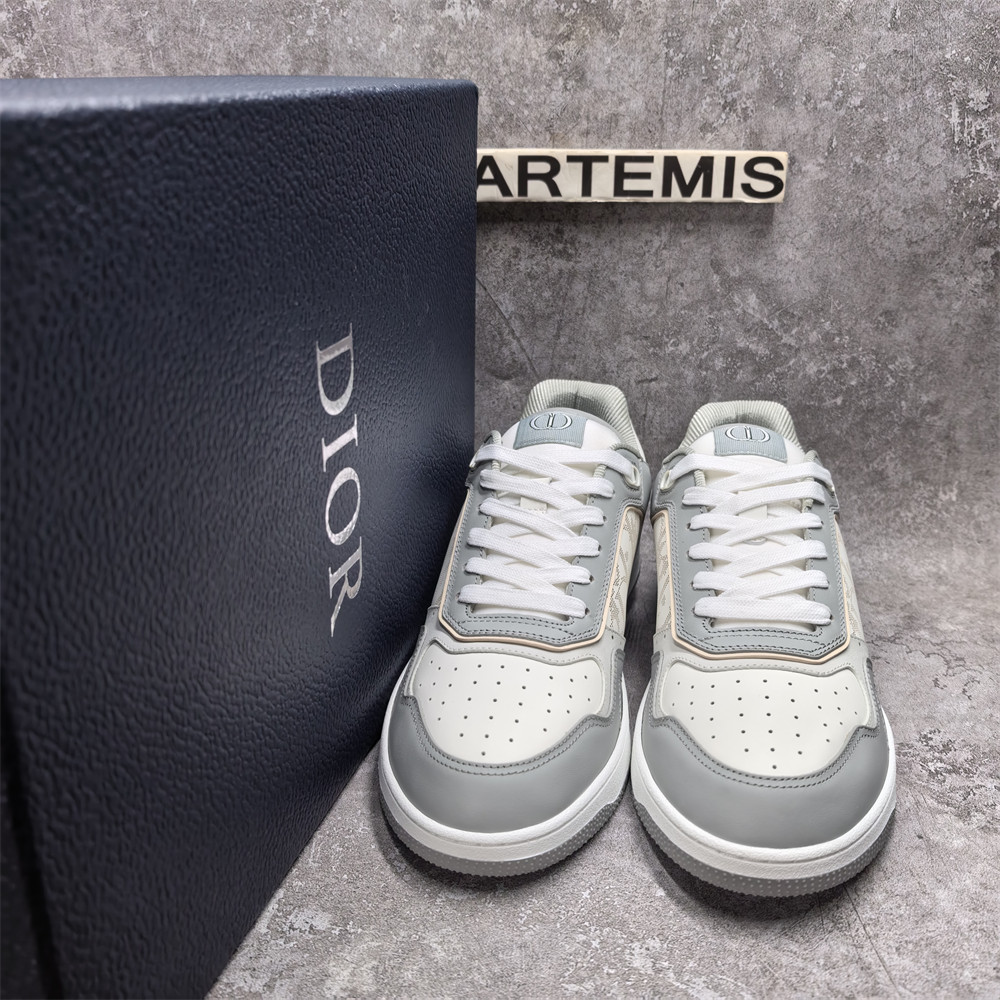 UA Dior Sneaker