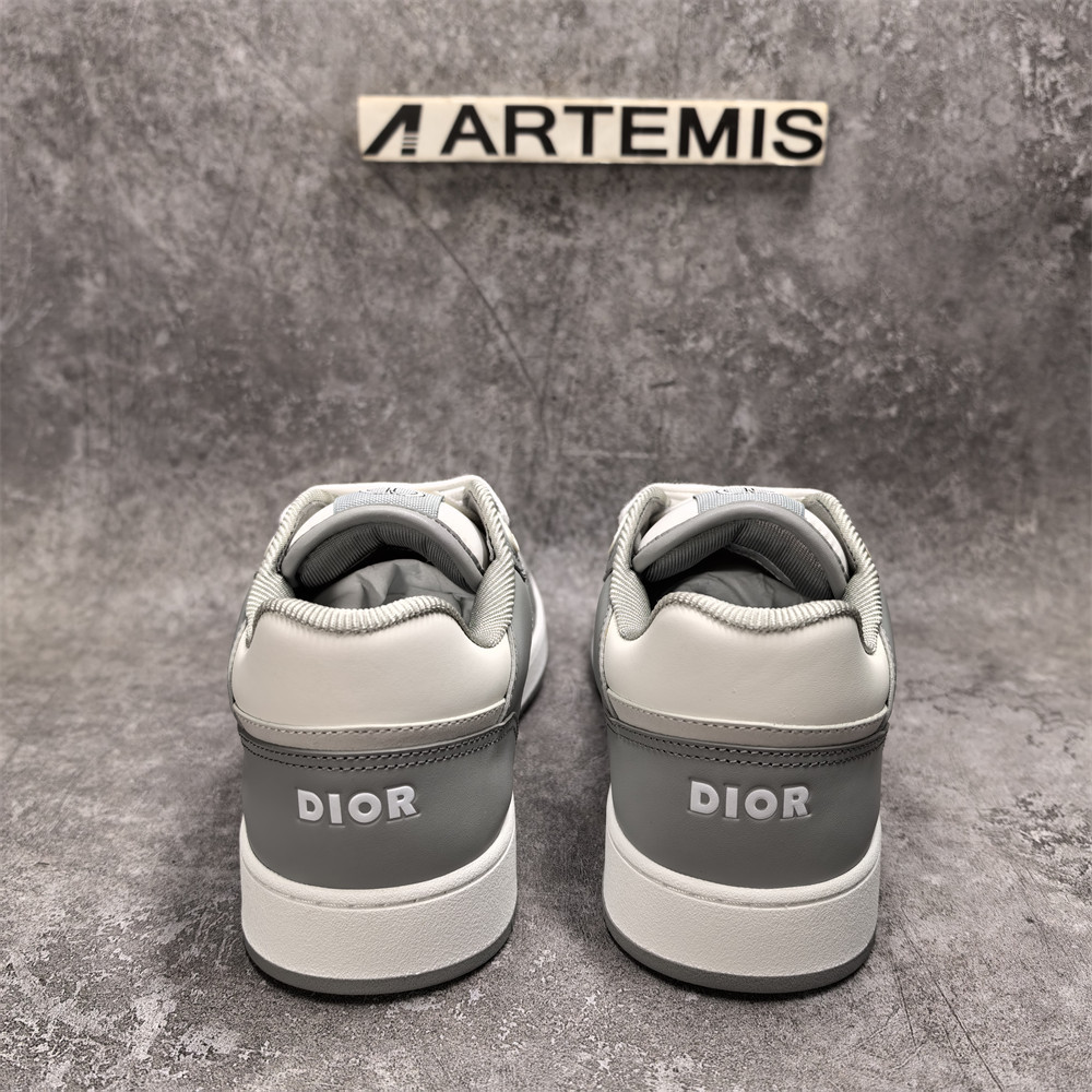 UA Dior Sneaker