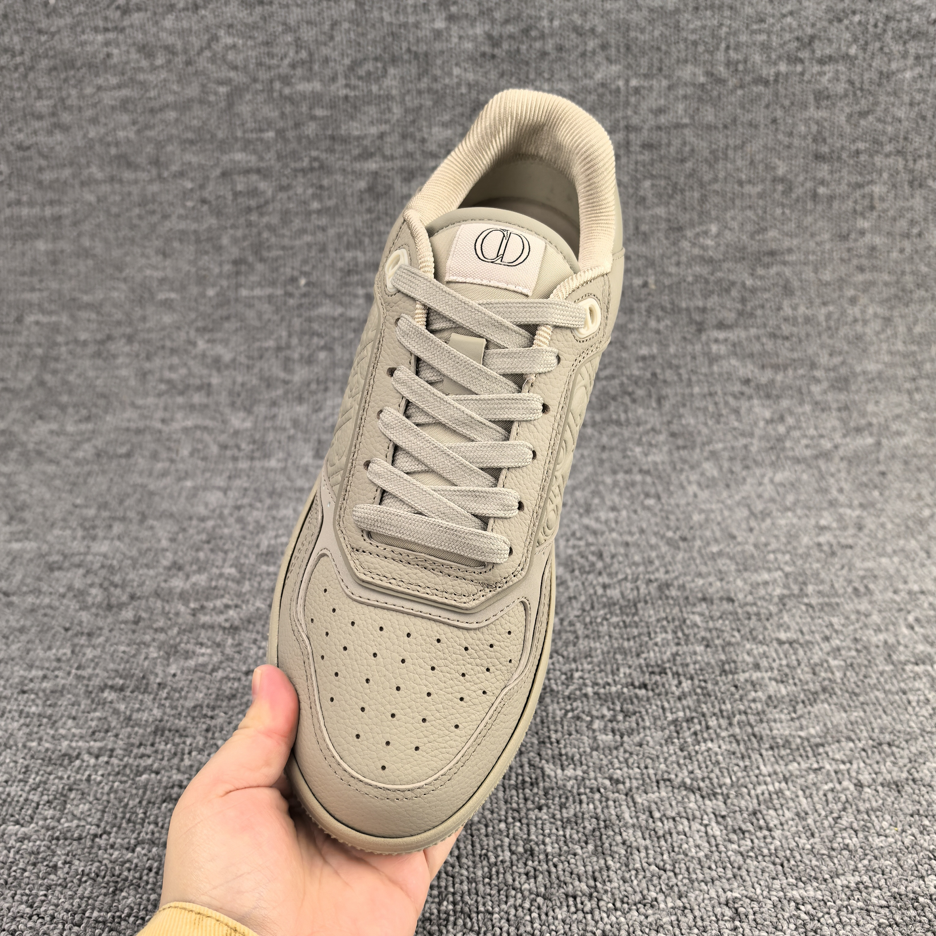 UA Dior Sneaker