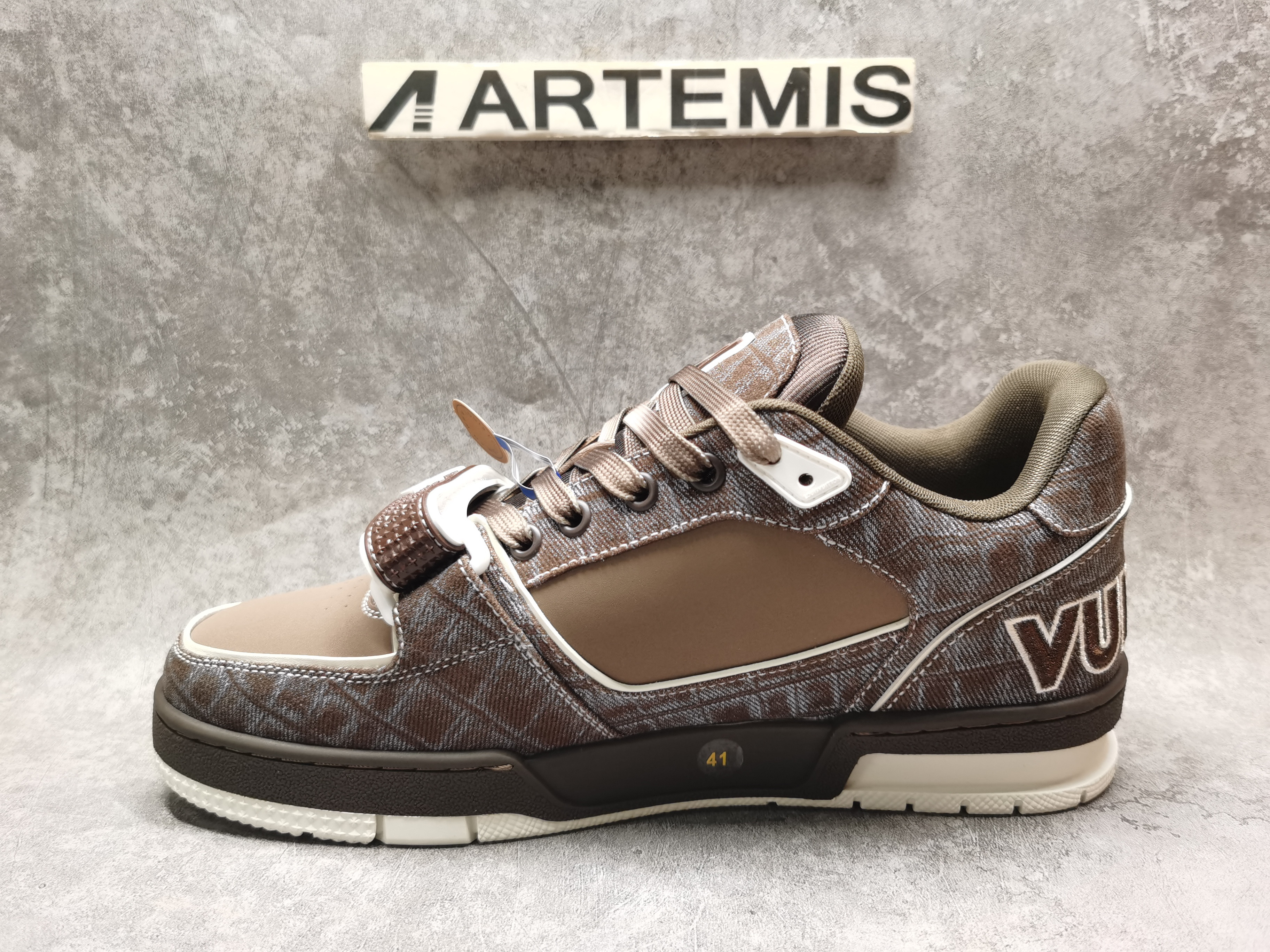 UA LV Trainer Sneaker