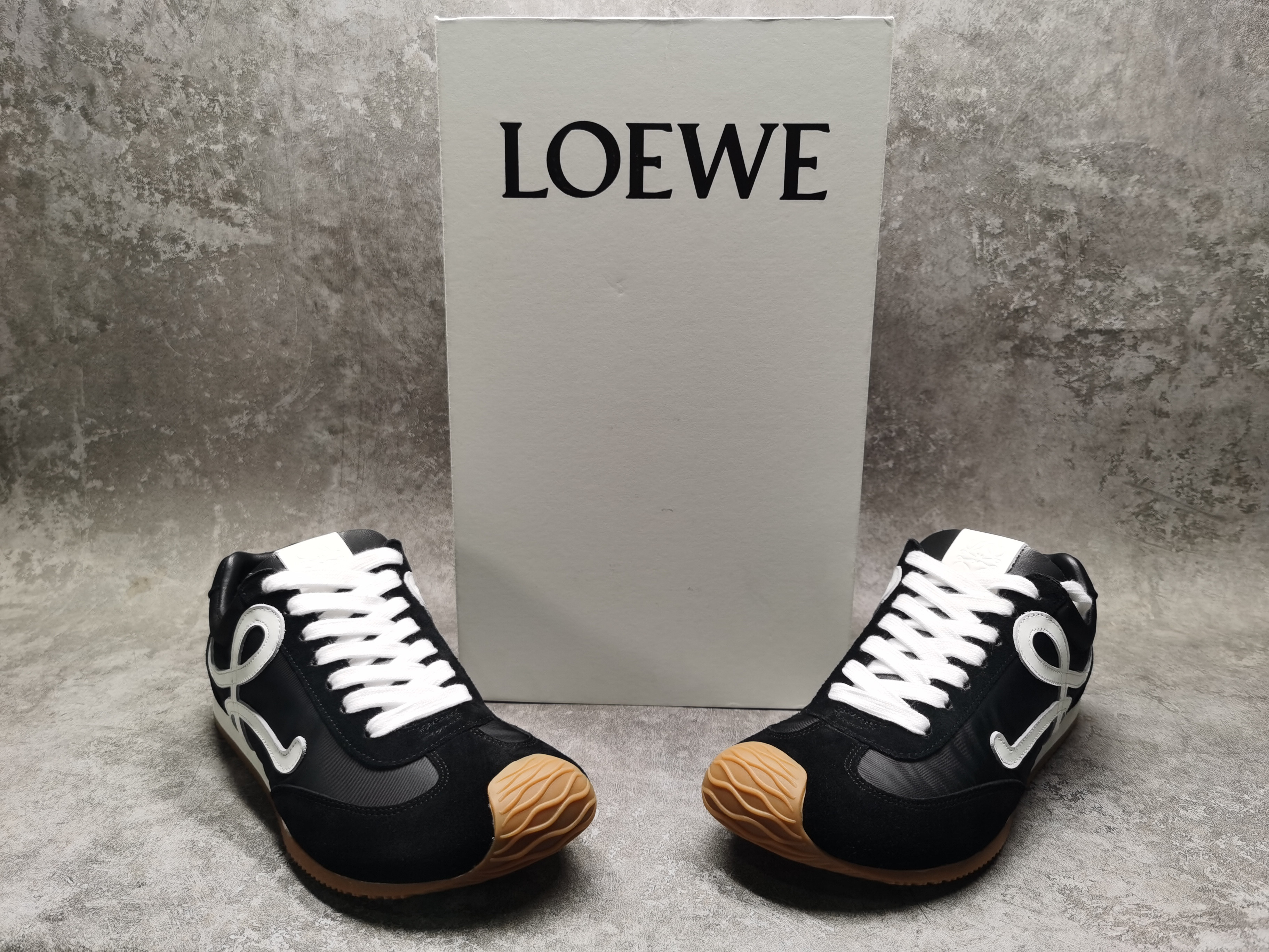 UA Loewe Sneakers
