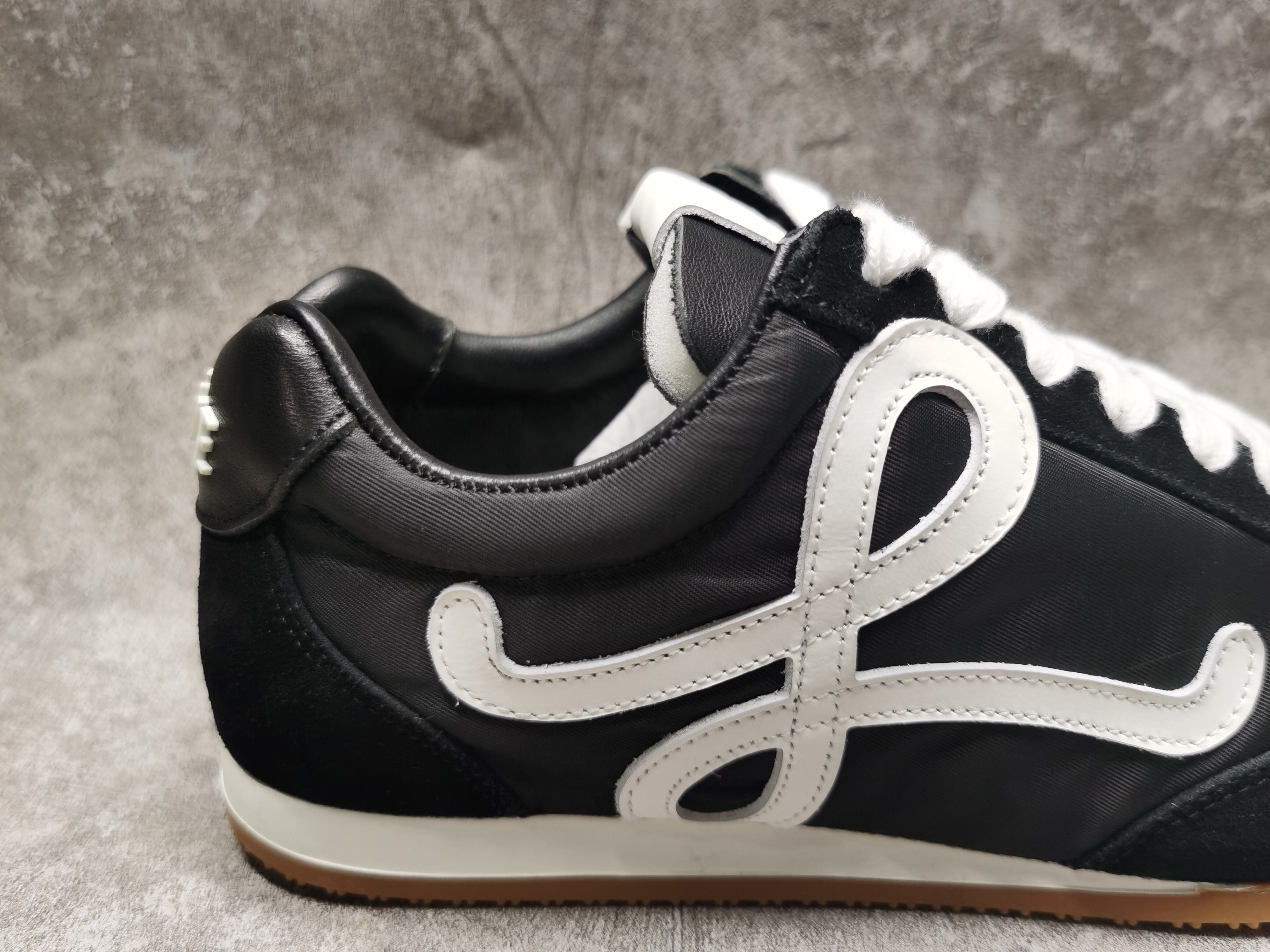 UA Loewe Sneakers