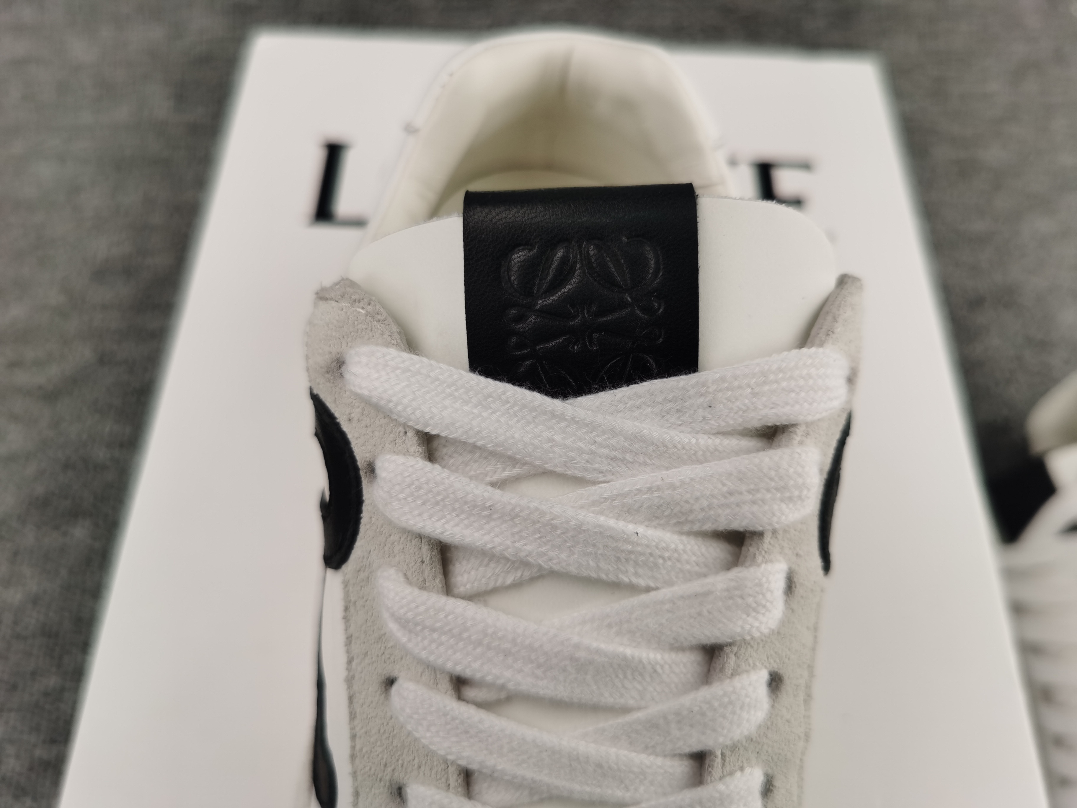 UA Loewe Sneakers