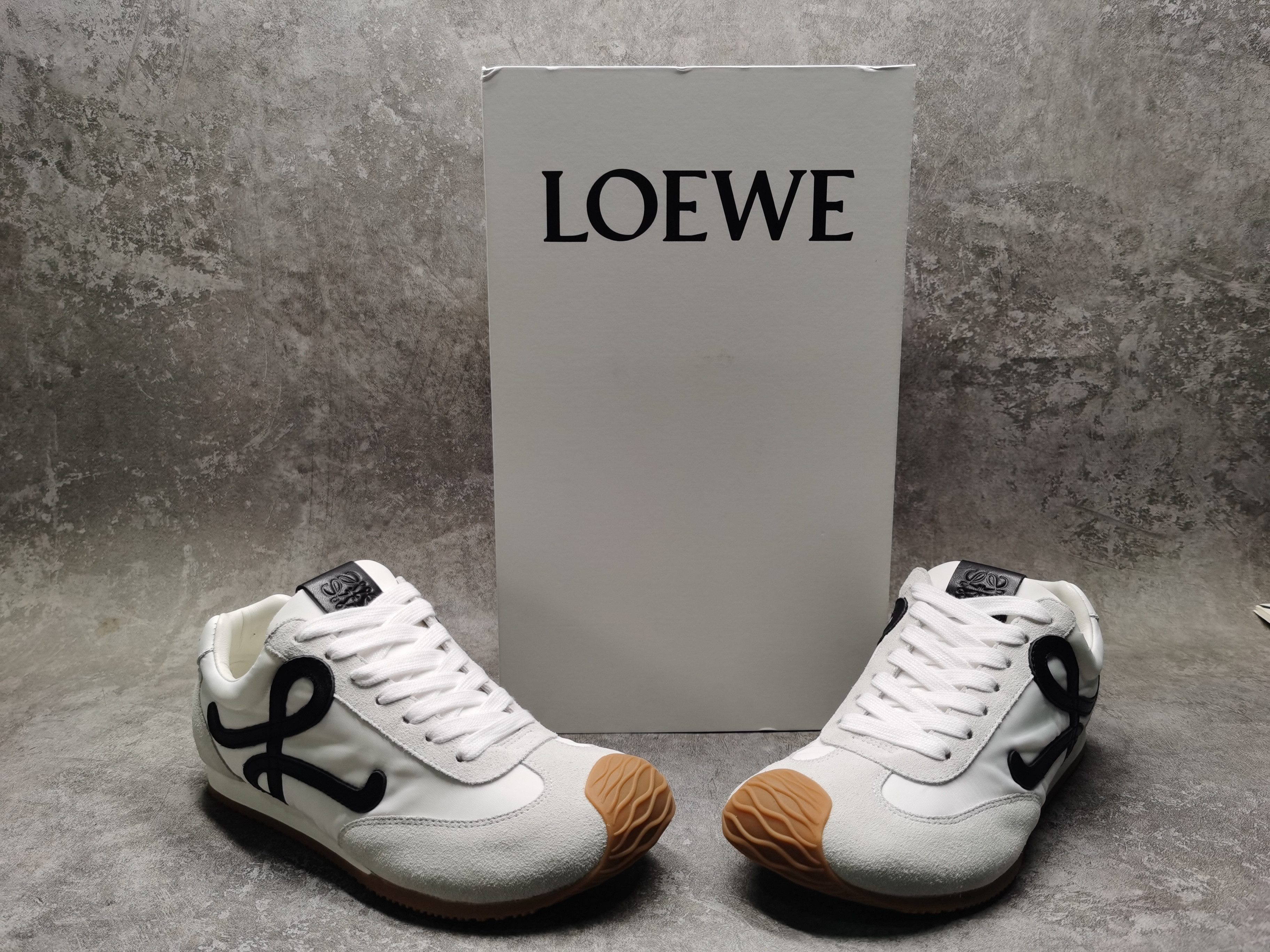 UA Loewe Sneakers