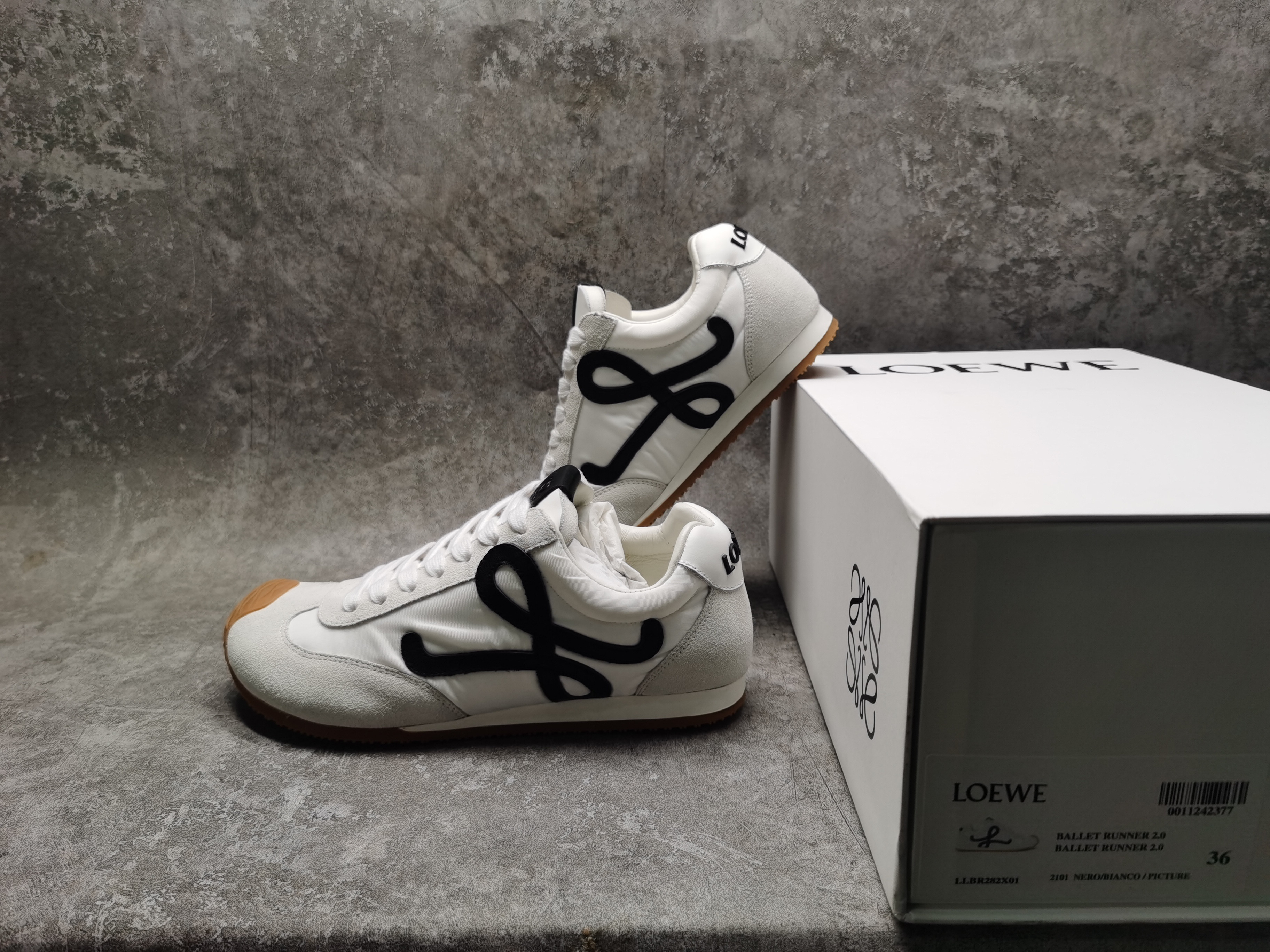 UA Loewe Sneakers