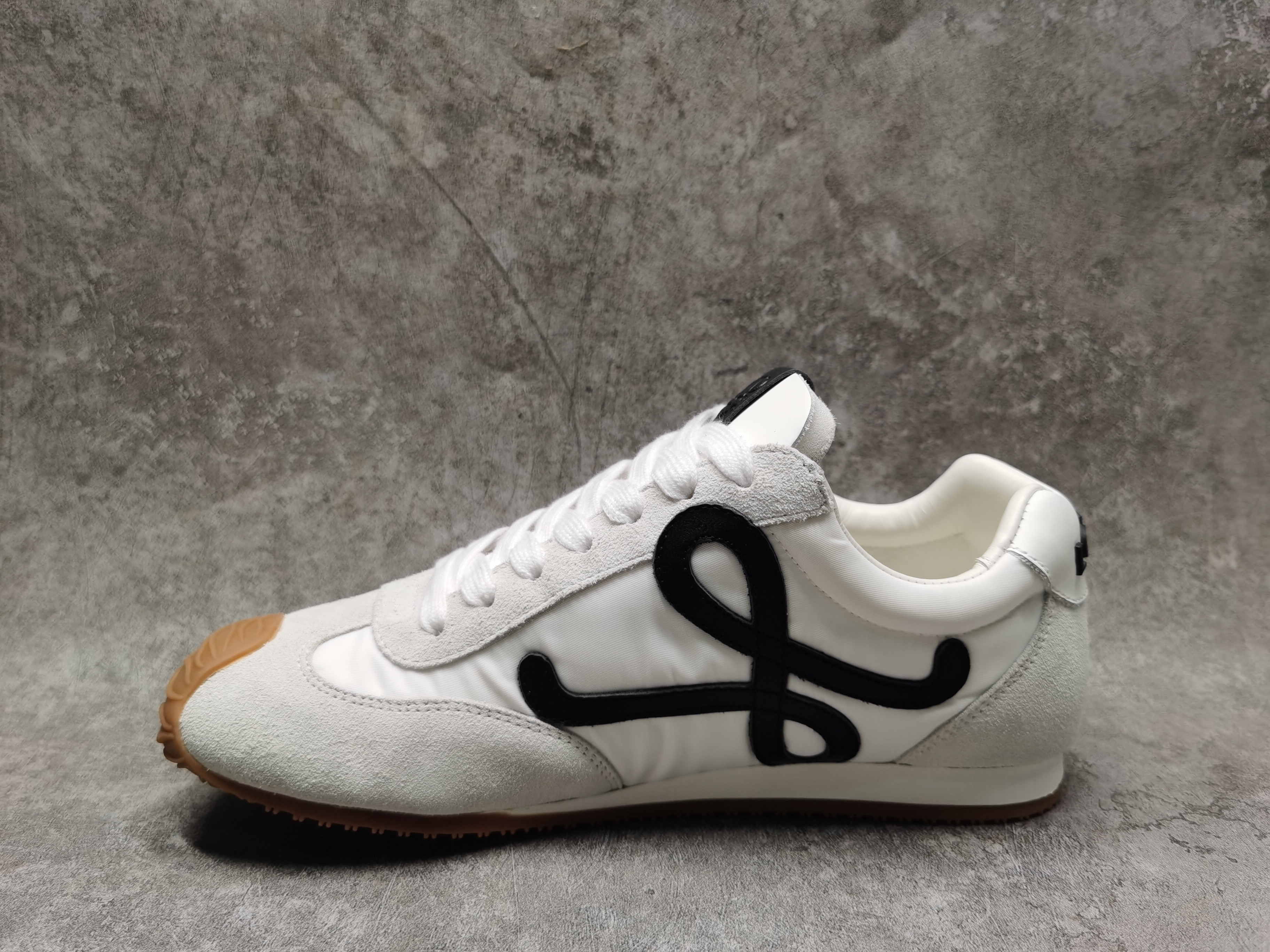 UA Loewe Sneakers