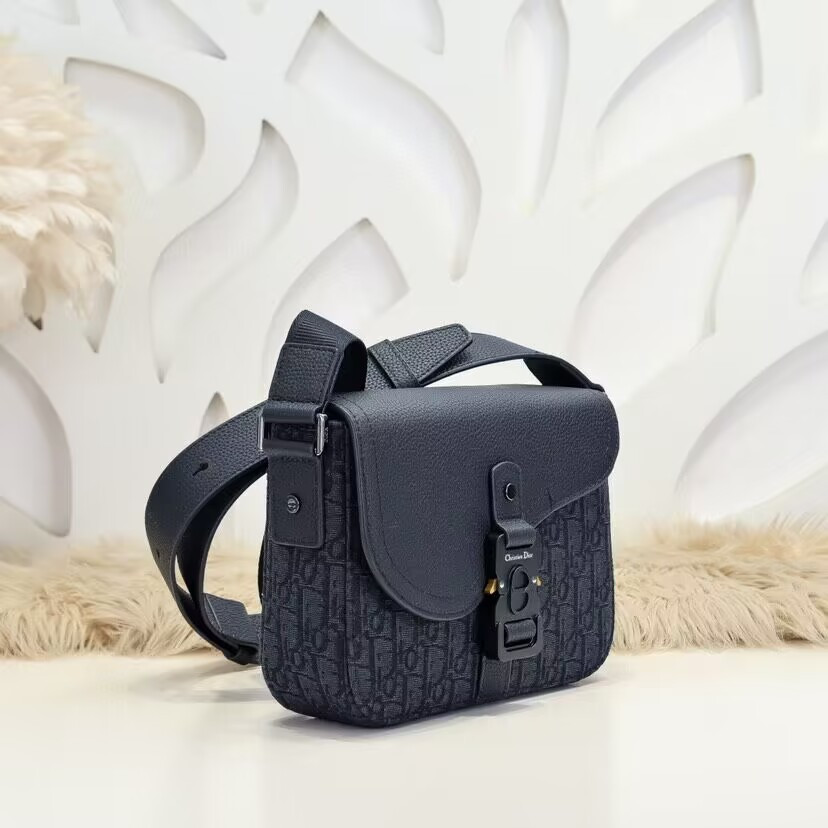 Dior Saddle Messenger Bag with Flap 23 x18 x6cm