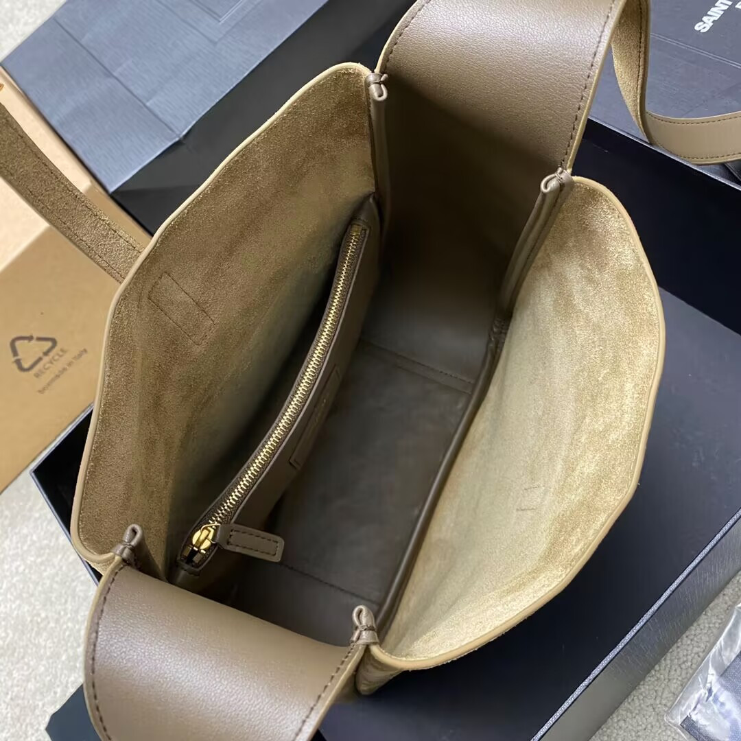 YSL LE 5 À 7 SUPPLE IN SUEDE 23x22x8CM