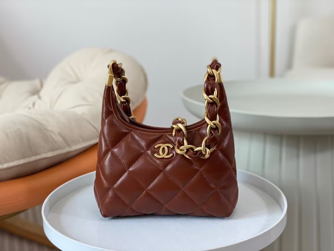 Chanel 24a Hobo Bag 19×22×8.5cm
