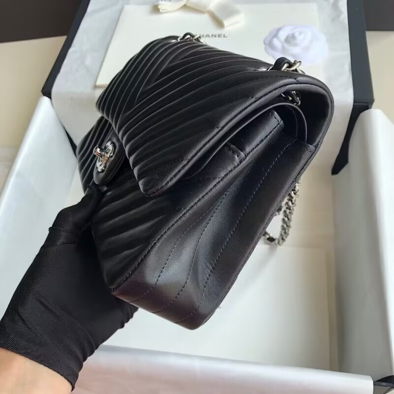 CHANEL Flap Bag 25cm