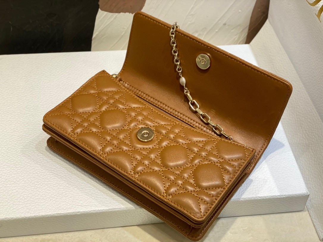 MISS DIOR MINI HANDBAG 21 x 11.5 x 4.5 cm